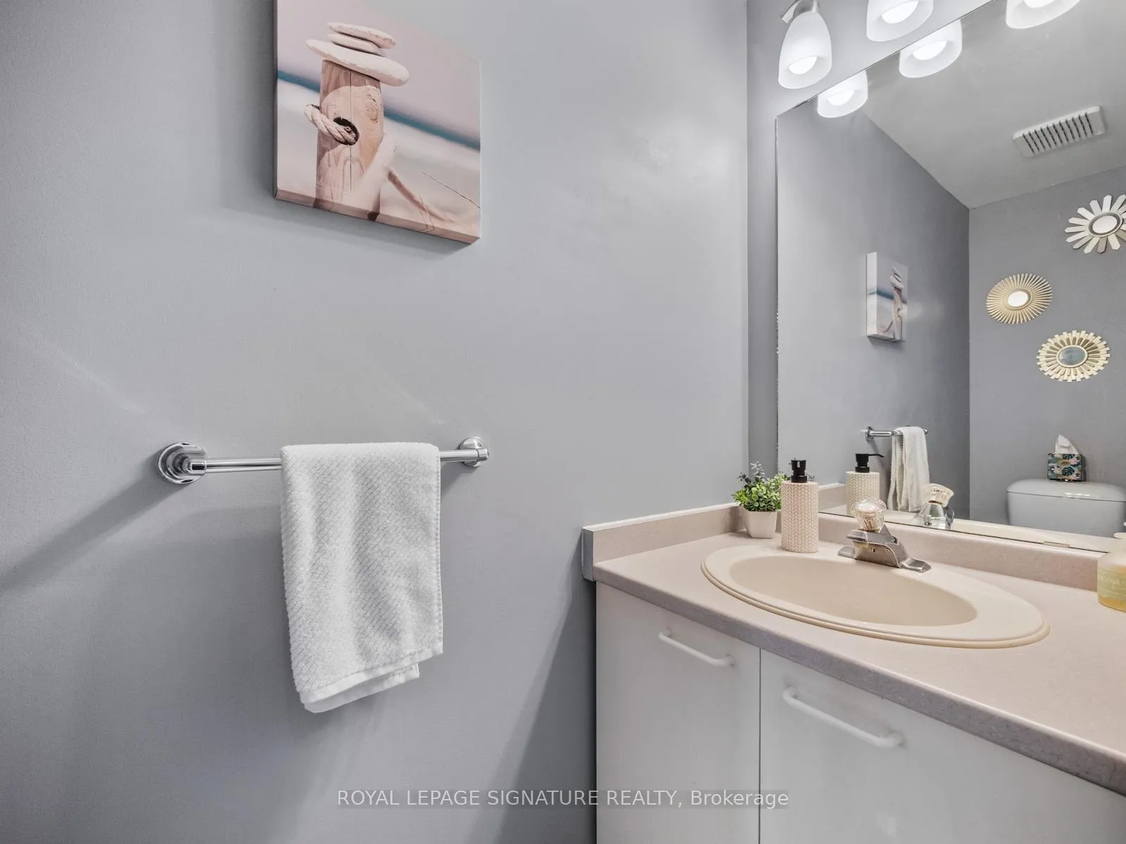 Photo 10 of 13 Bronte Court, Hamilton, Dundas — HOMEH