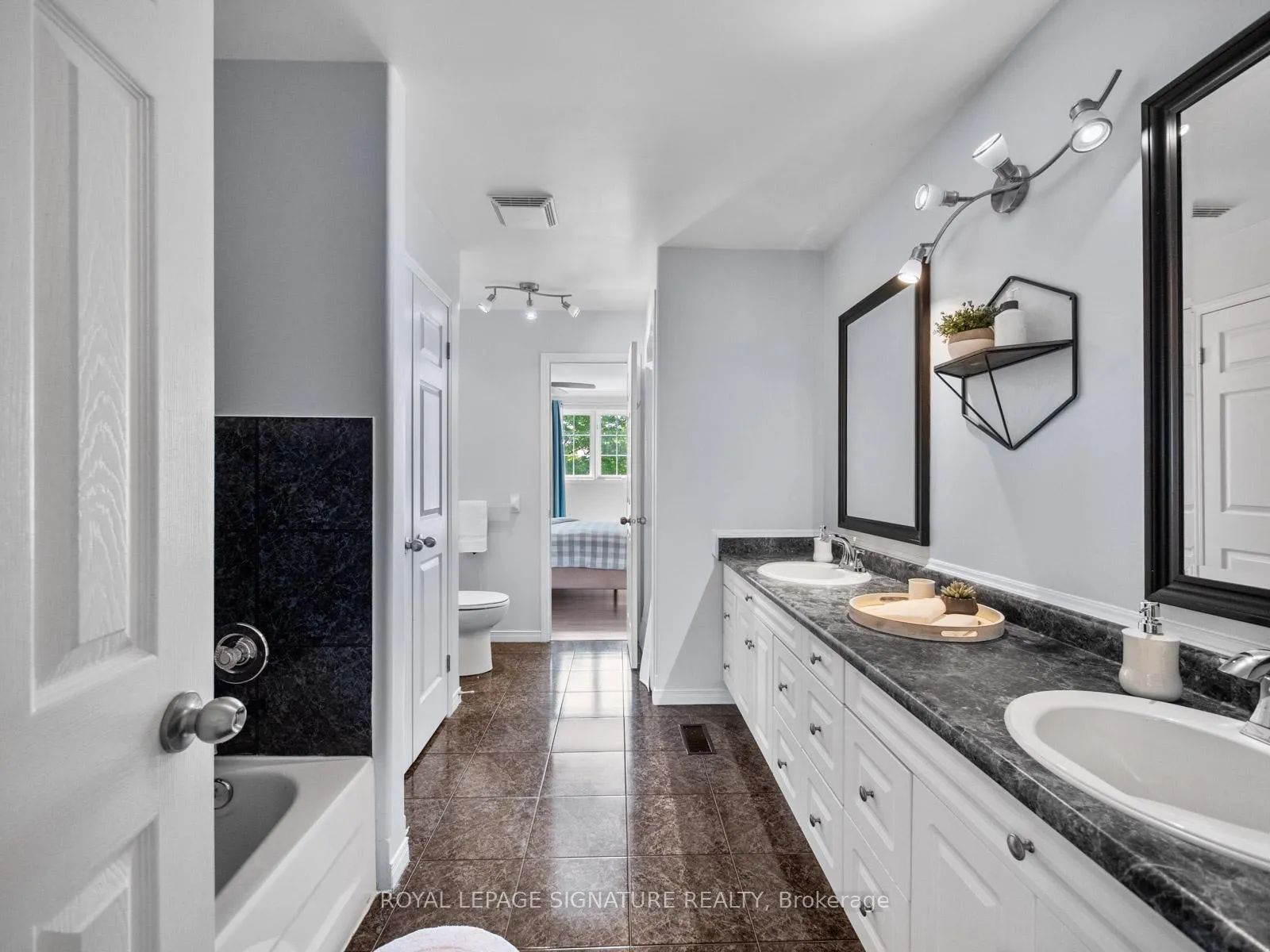 Photo 15 of 13 Bronte Court, Hamilton, Dundas — HOMEH