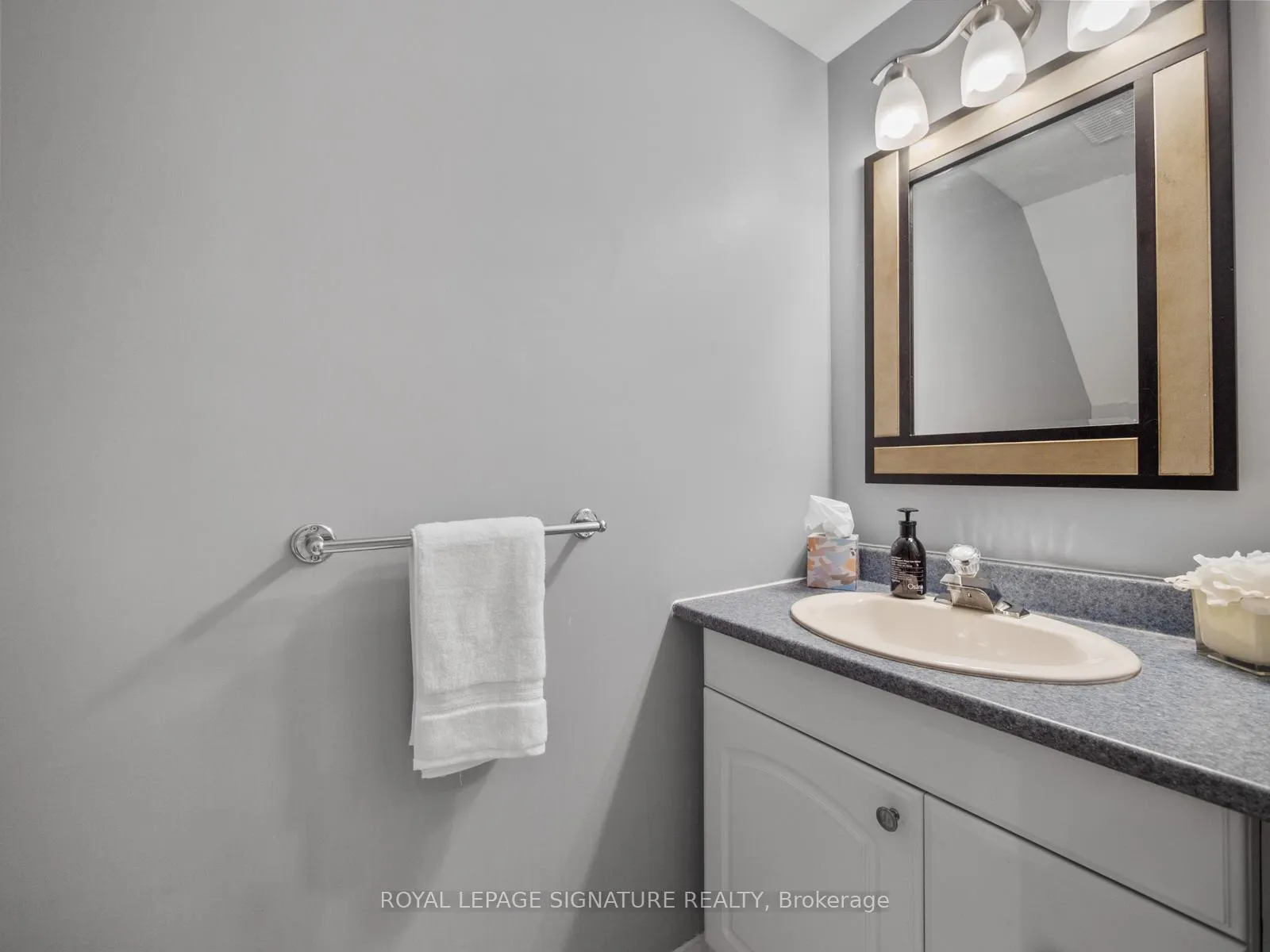 Photo 23 of 13 Bronte Court, Hamilton, Dundas — HOMEH