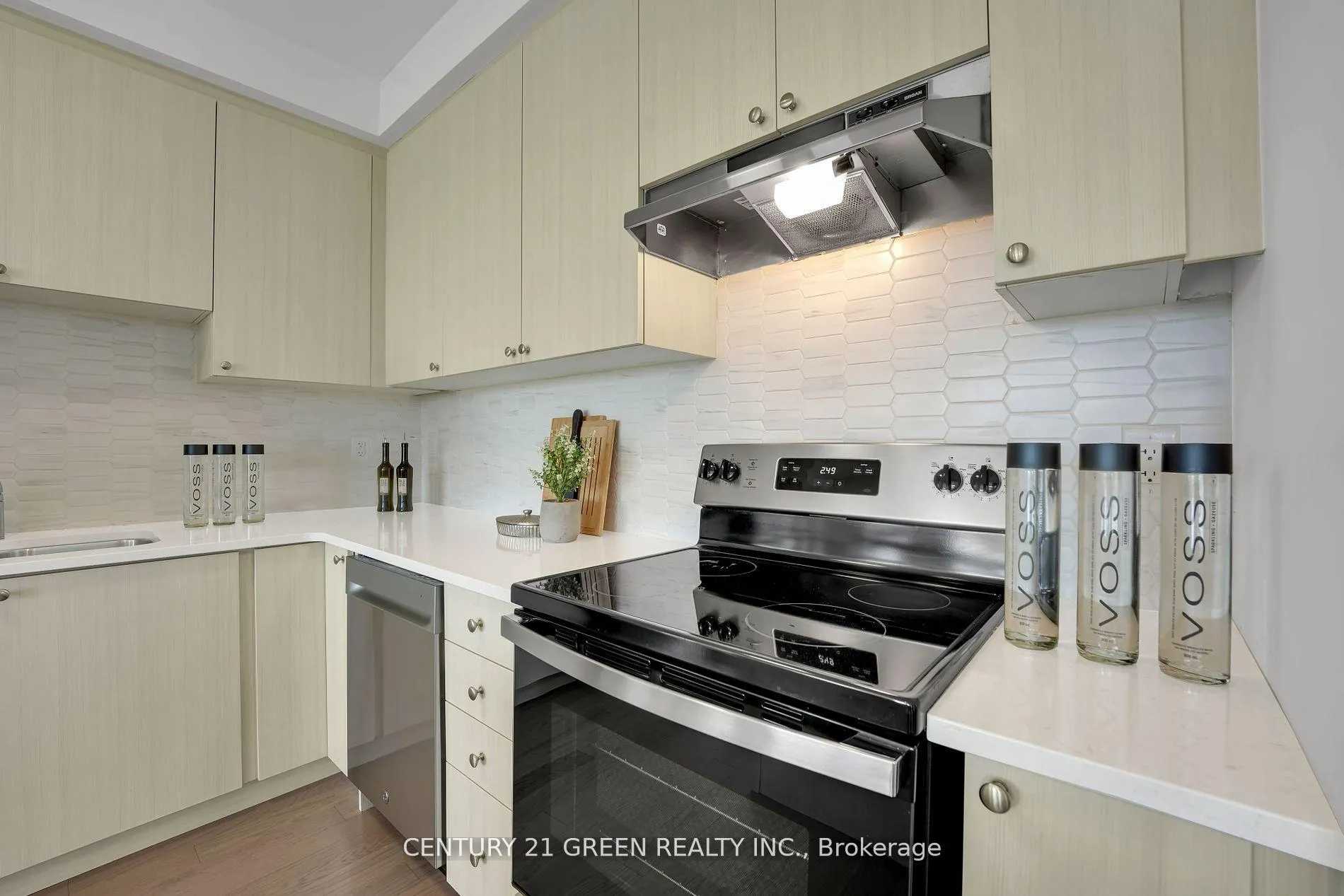 Photo 13 of 1508 Cookman Drive, Milton, Bowes — HOMEH