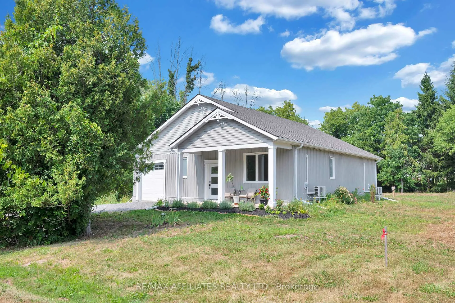 Photo 2 of 8 Simcoe Street, Rideau Lakes, Rideau Lakes (Newboro) Twp — HOMEH