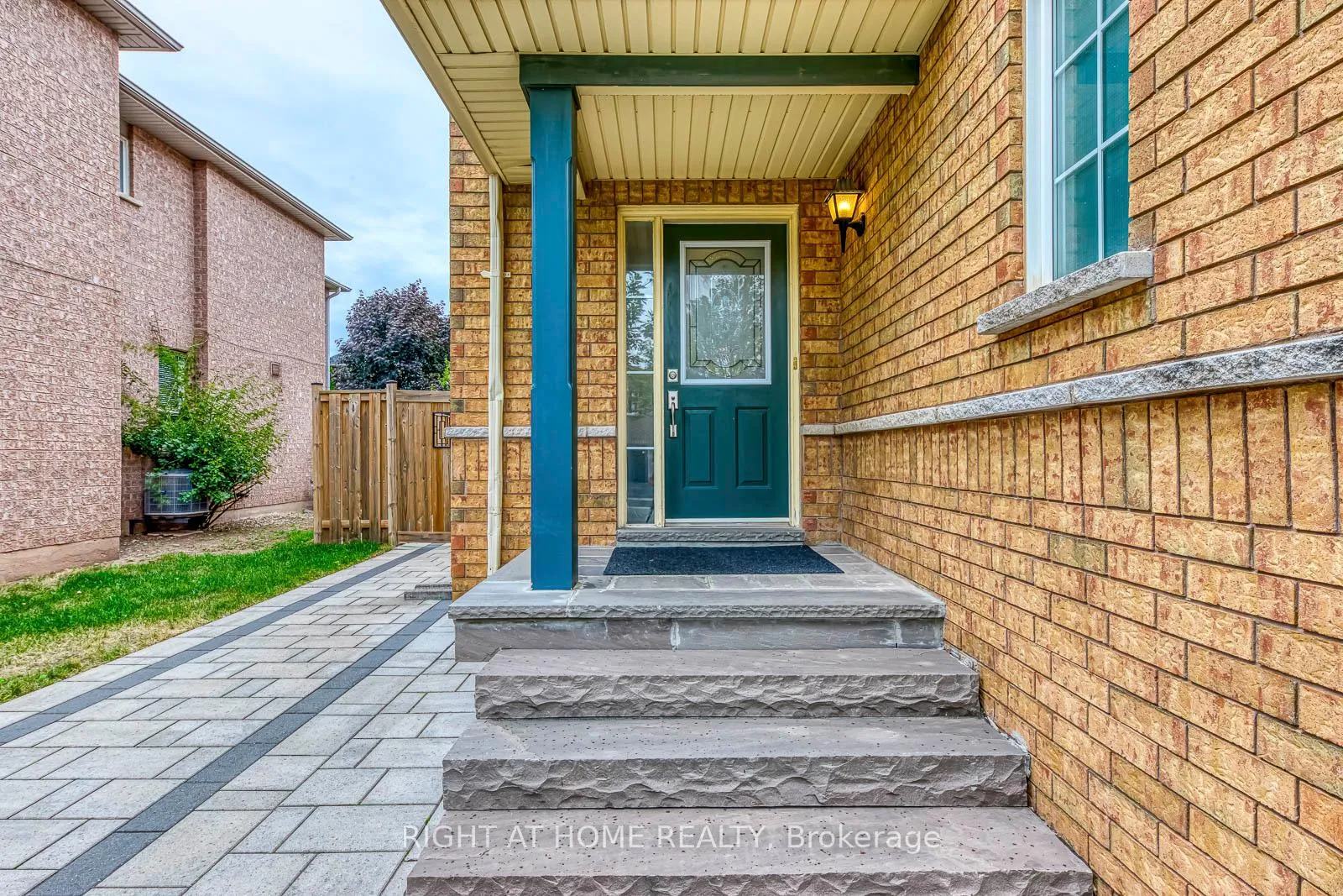 Photo 2 of 2472 Newcastle Crescent, Oakville, West Oak Trails — HOMEH