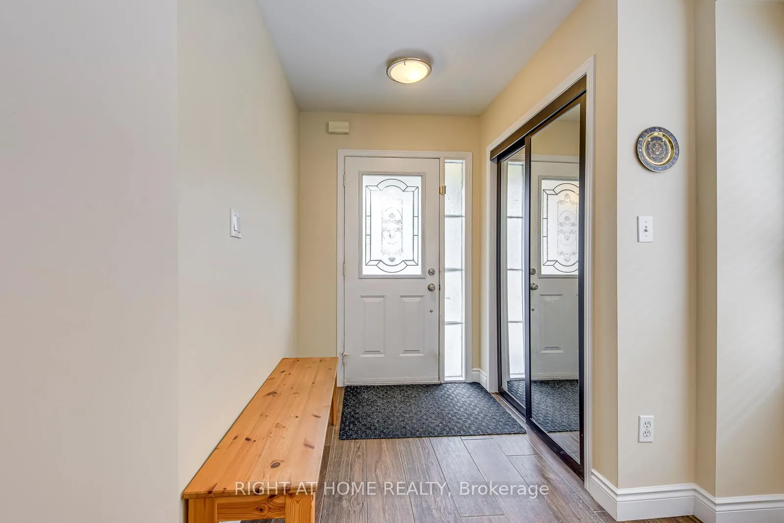 Photo 3 of 2472 Newcastle Crescent, Oakville, West Oak Trails — HOMEH