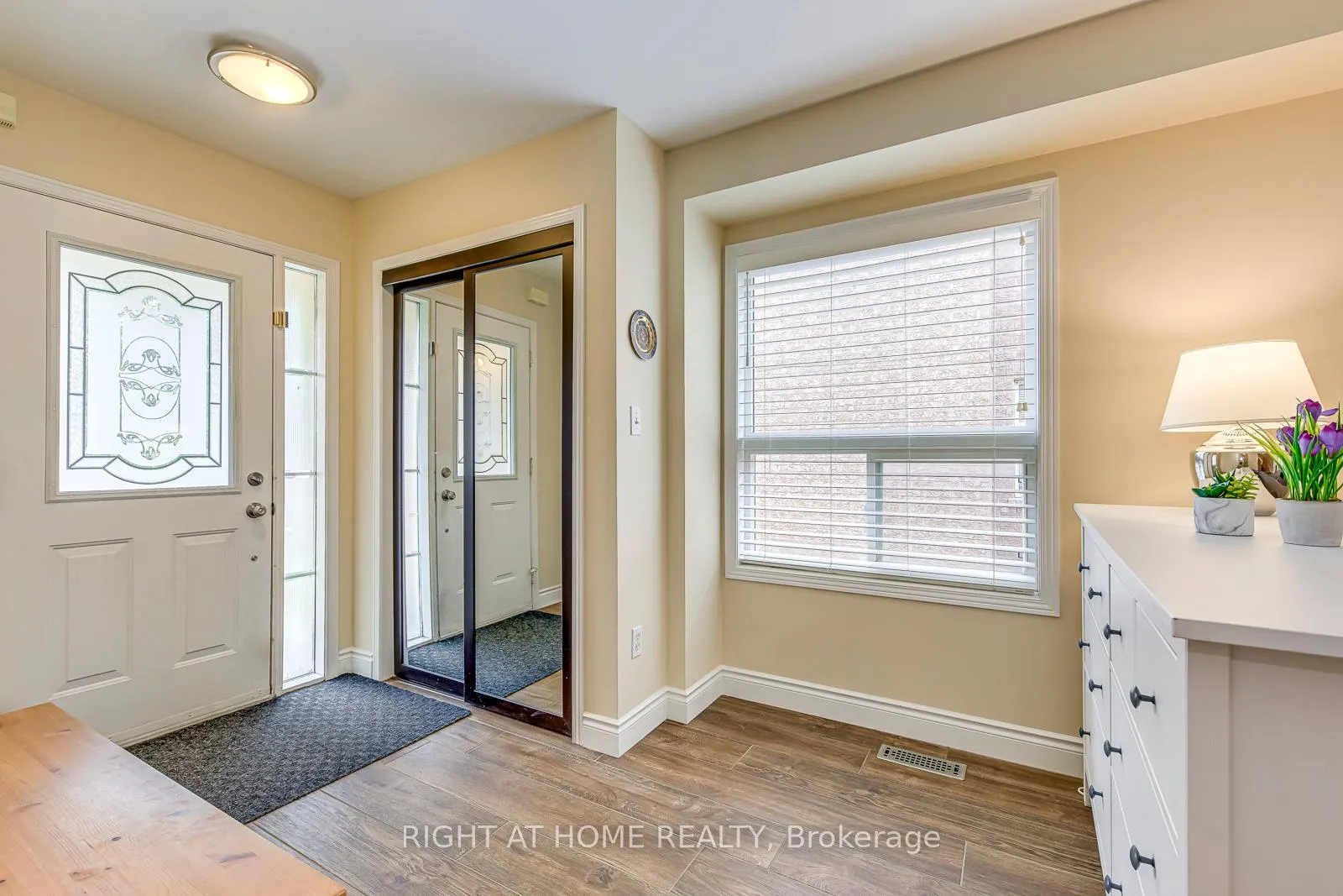 Photo 4 of 2472 Newcastle Crescent, Oakville, West Oak Trails — HOMEH