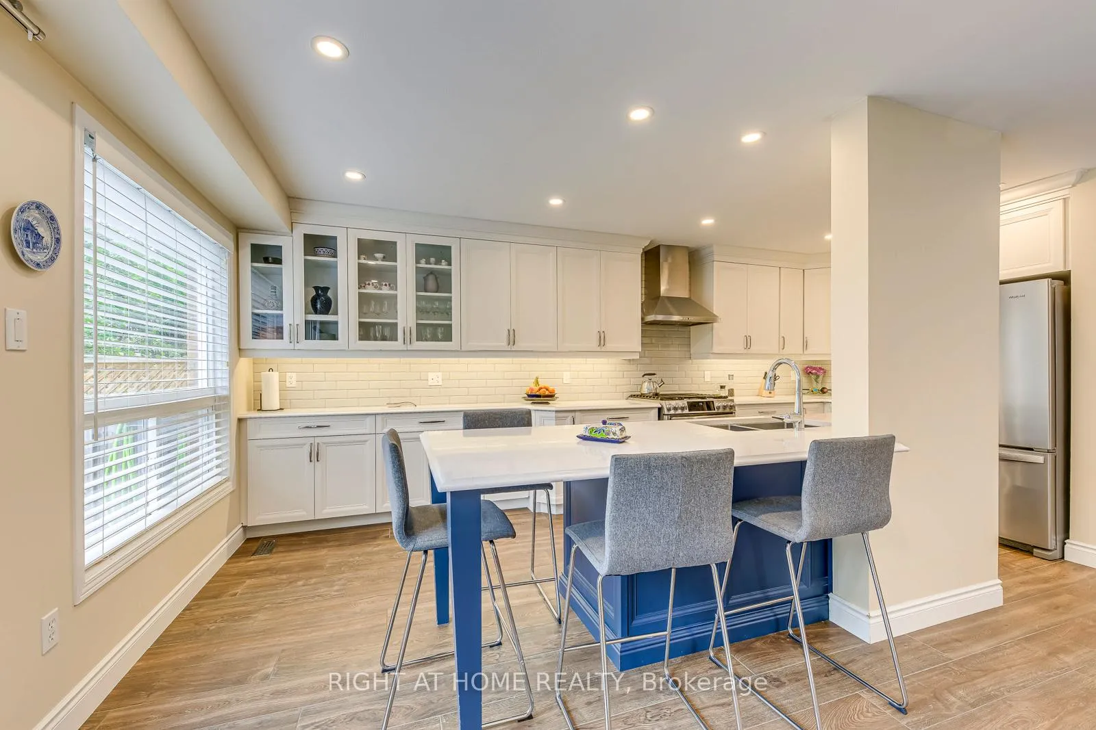 Photo 7 of 2472 Newcastle Crescent, Oakville, West Oak Trails — HOMEH