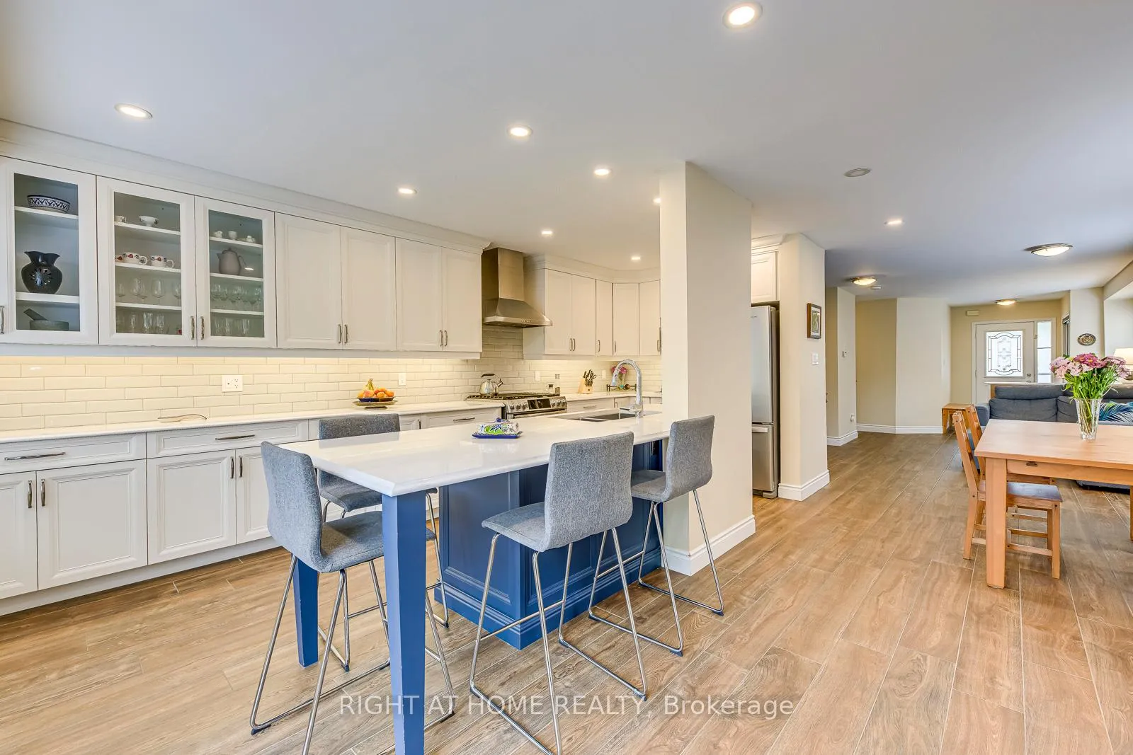 Photo 8 of 2472 Newcastle Crescent, Oakville, West Oak Trails — HOMEH