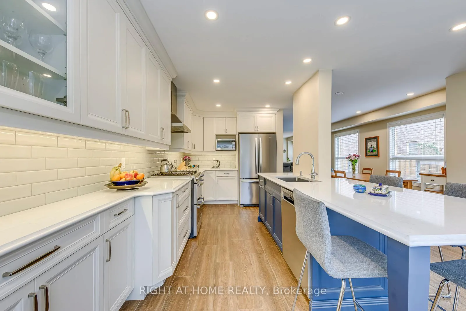 Photo 9 of 2472 Newcastle Crescent, Oakville, West Oak Trails — HOMEH