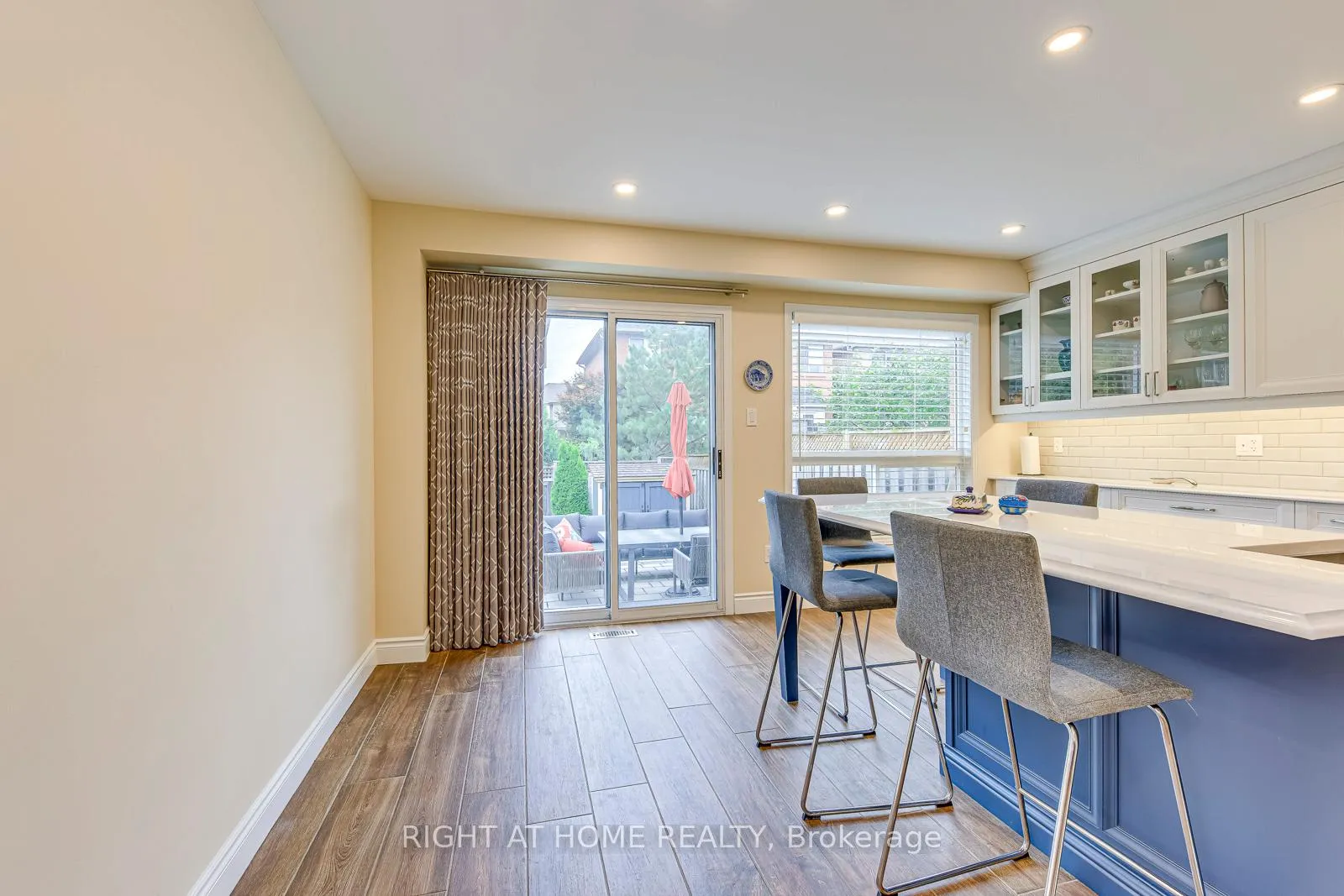 Photo 12 of 2472 Newcastle Crescent, Oakville, West Oak Trails — HOMEH