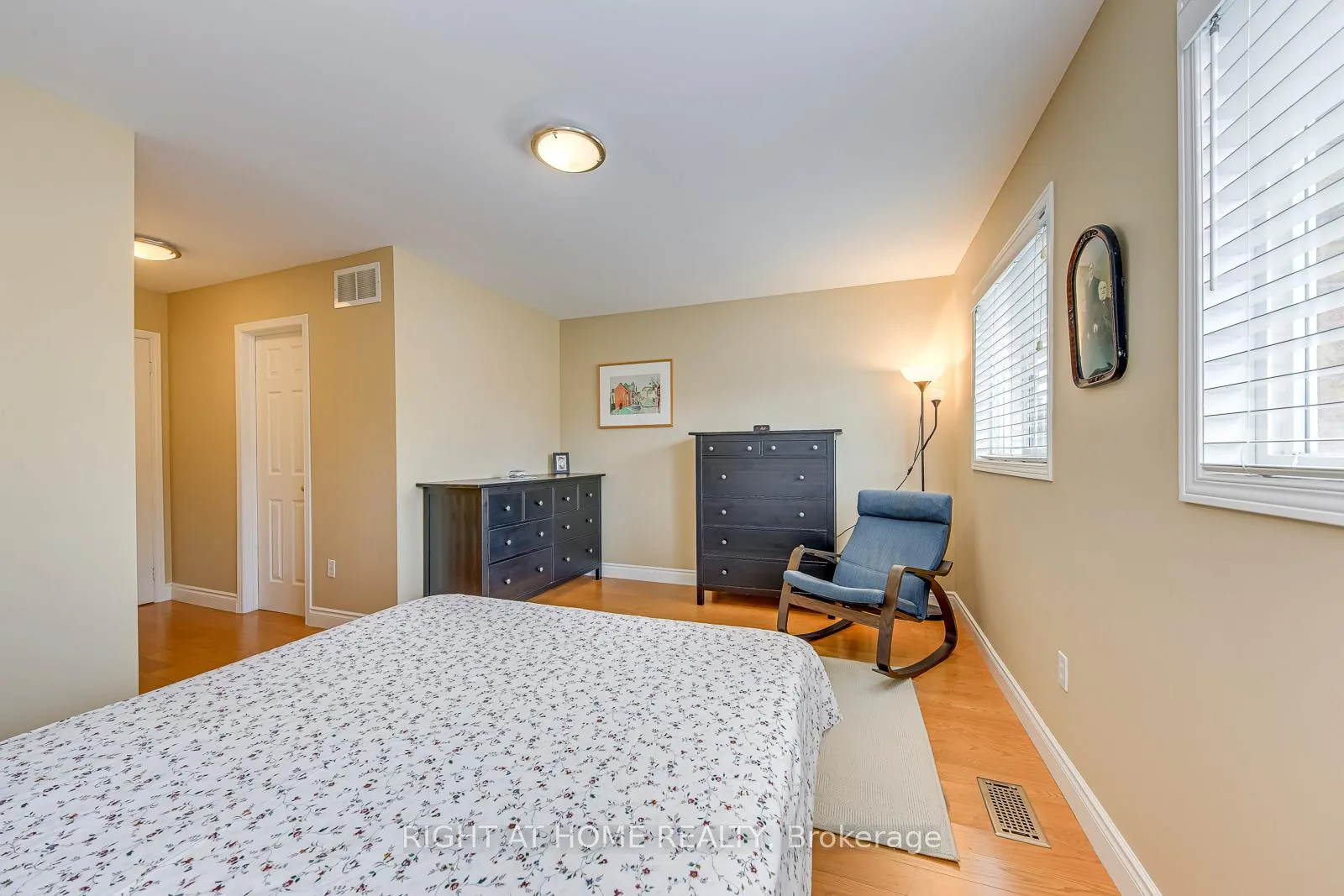 Photo 22 of 2472 Newcastle Crescent, Oakville, West Oak Trails — HOMEH