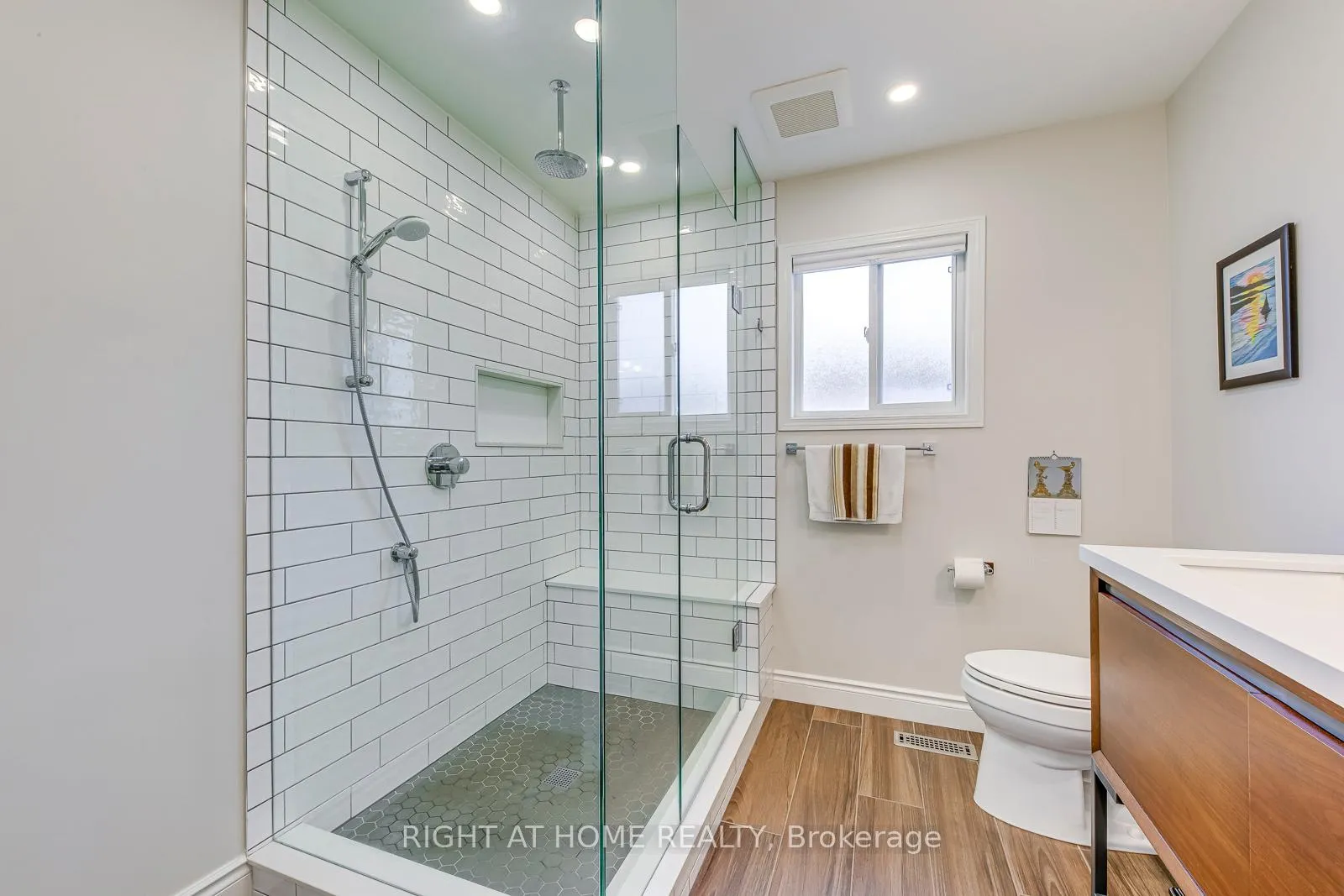 Photo 24 of 2472 Newcastle Crescent, Oakville, West Oak Trails — HOMEH