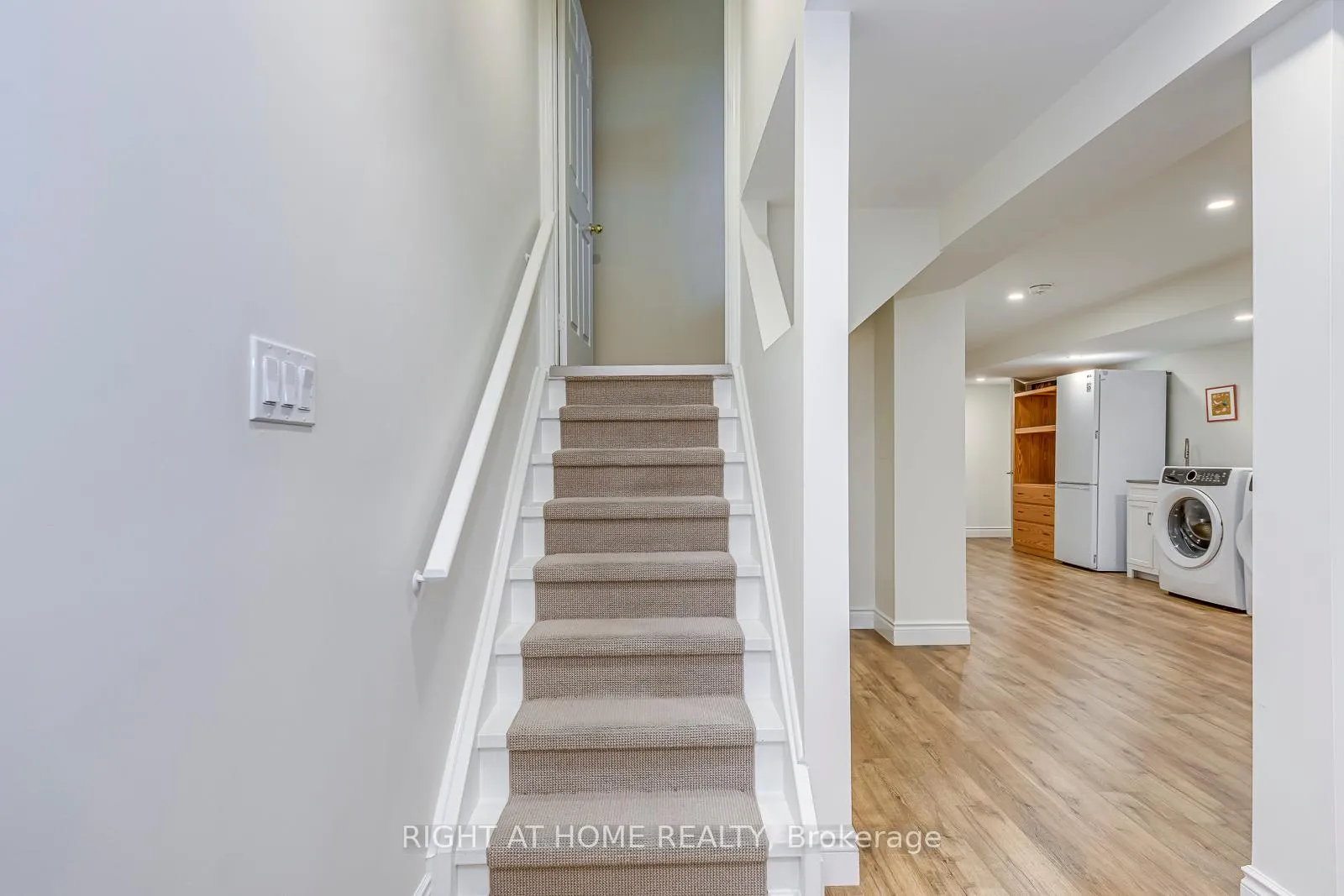 Photo 33 of 2472 Newcastle Crescent, Oakville, West Oak Trails — HOMEH
