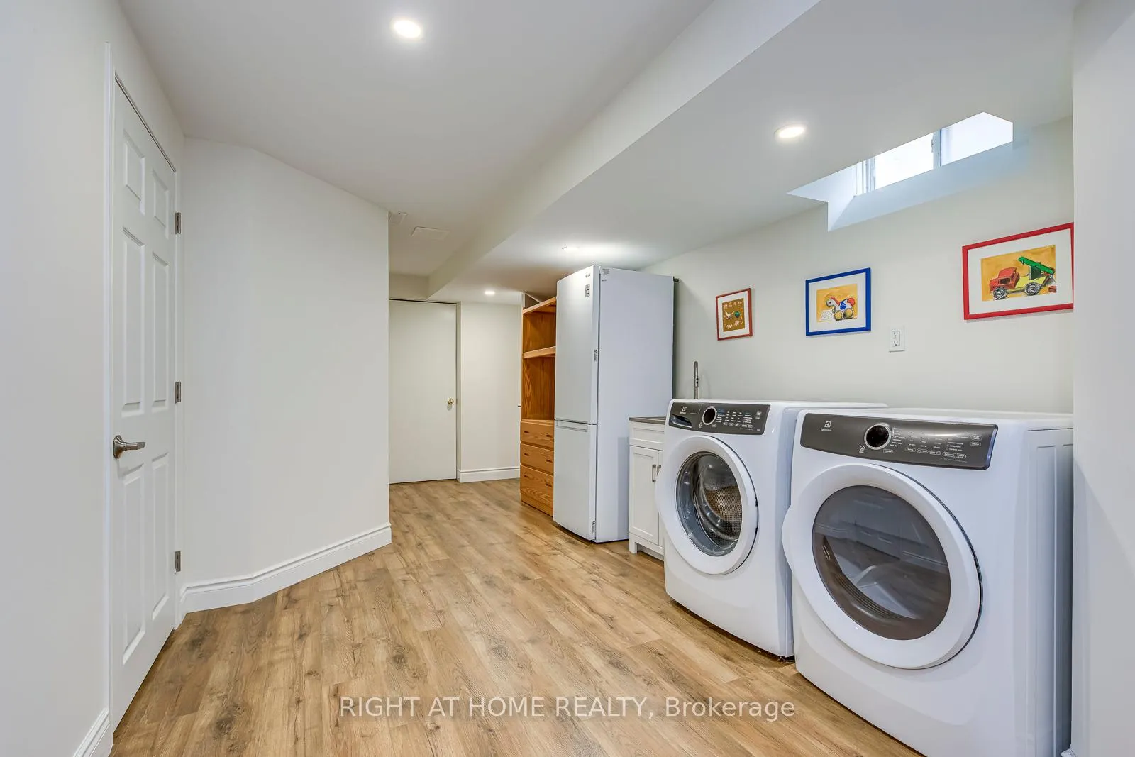 Photo 38 of 2472 Newcastle Crescent, Oakville, West Oak Trails — HOMEH