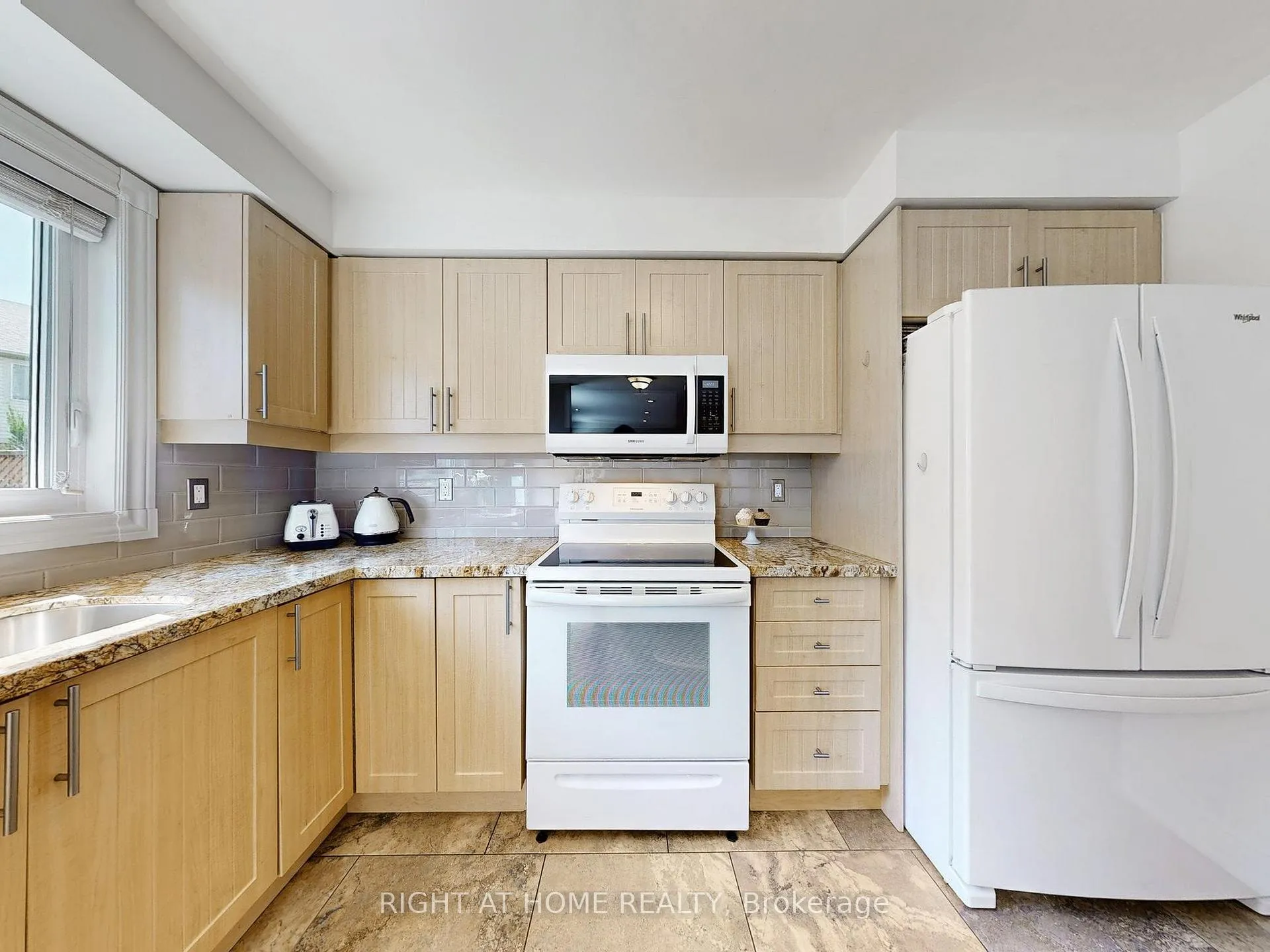 Photo 10 of 1542 Croft Avenue, Milton, Clarke — HOMEH