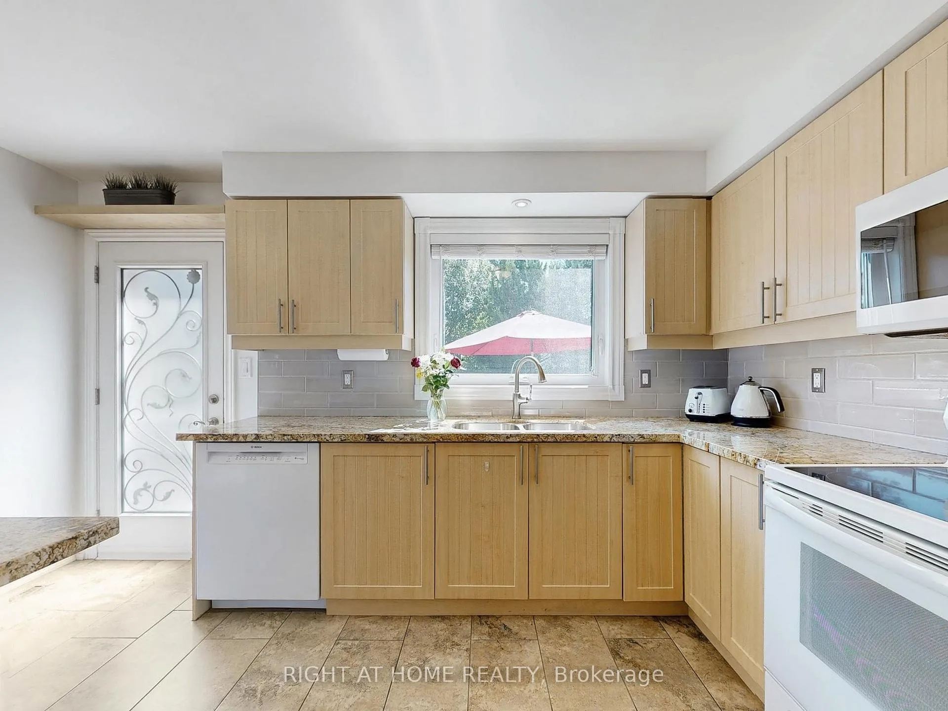 Photo 11 of 1542 Croft Avenue, Milton, Clarke — HOMEH