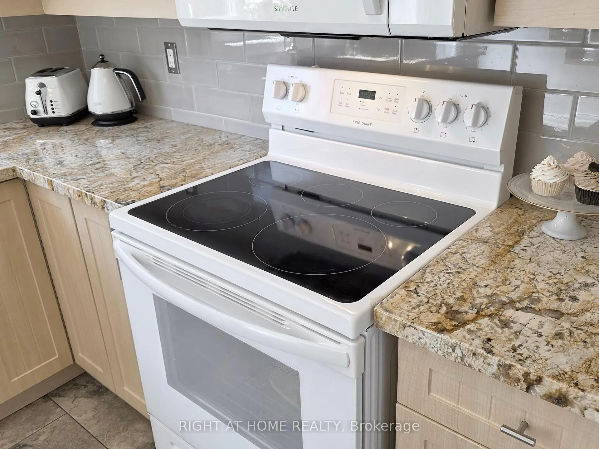 Photo 15 of 1542 Croft Avenue, Milton, Clarke — HOMEH