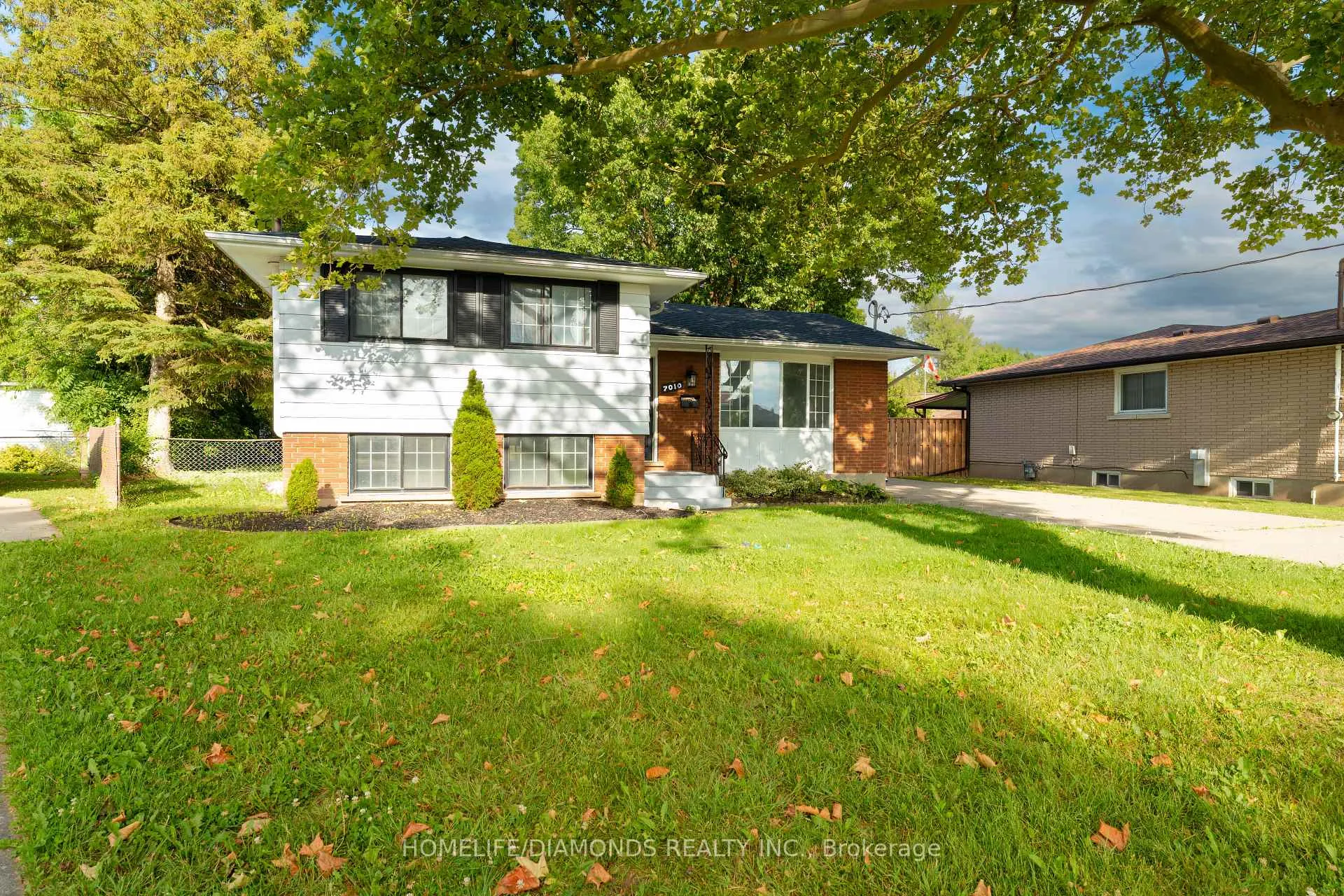 Photo 1 of 7010 Whitman Avenue, Niagara Falls, Arad/Fallsview — HOMEH