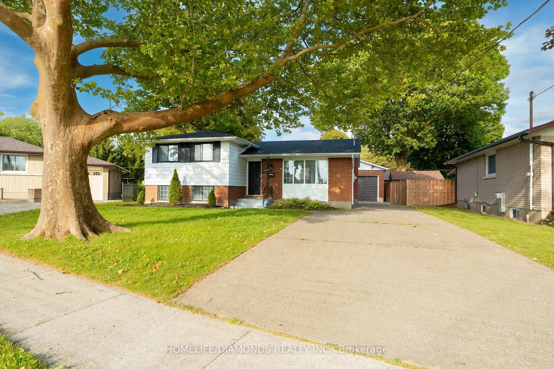 Photo 2 of 7010 Whitman Avenue, Niagara Falls, Arad/Fallsview — HOMEH
