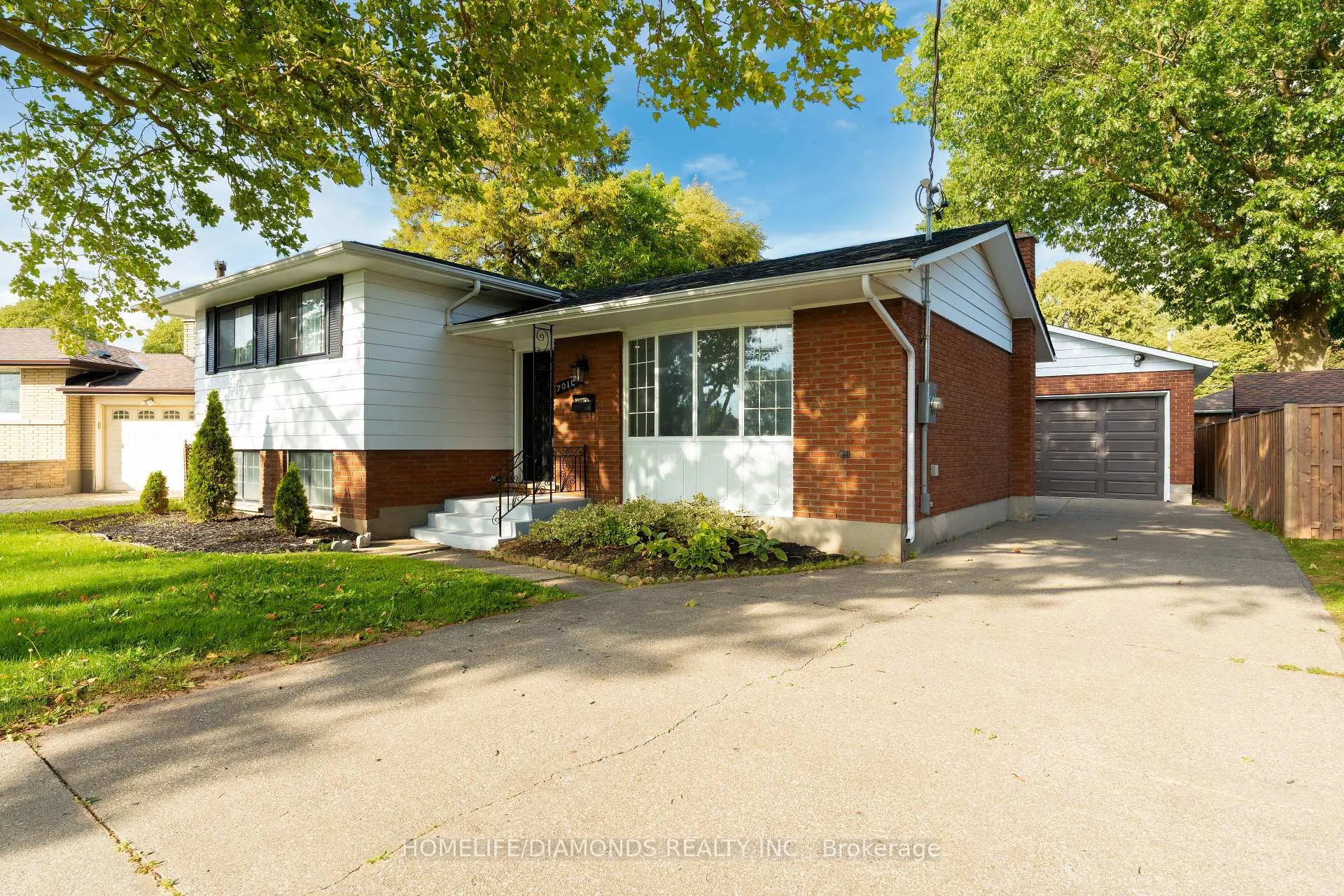 Photo 3 of 7010 Whitman Avenue, Niagara Falls, Arad/Fallsview — HOMEH