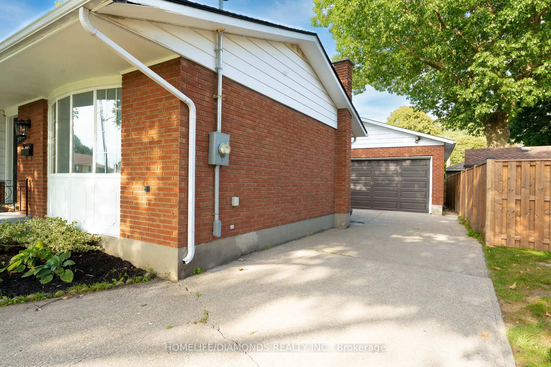 Photo 5 of 7010 Whitman Avenue, Niagara Falls, Arad/Fallsview — HOMEH