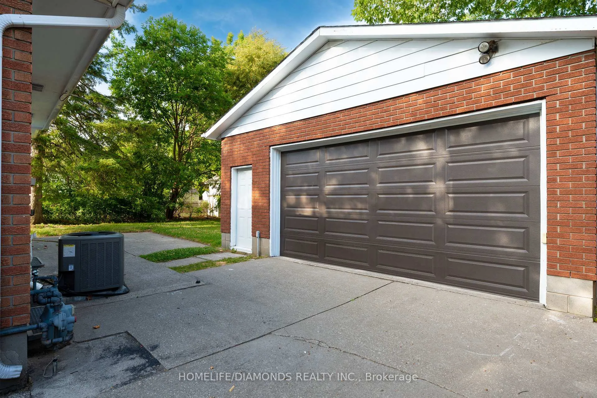 Photo 24 of 7010 Whitman Avenue, Niagara Falls, Arad/Fallsview — HOMEH