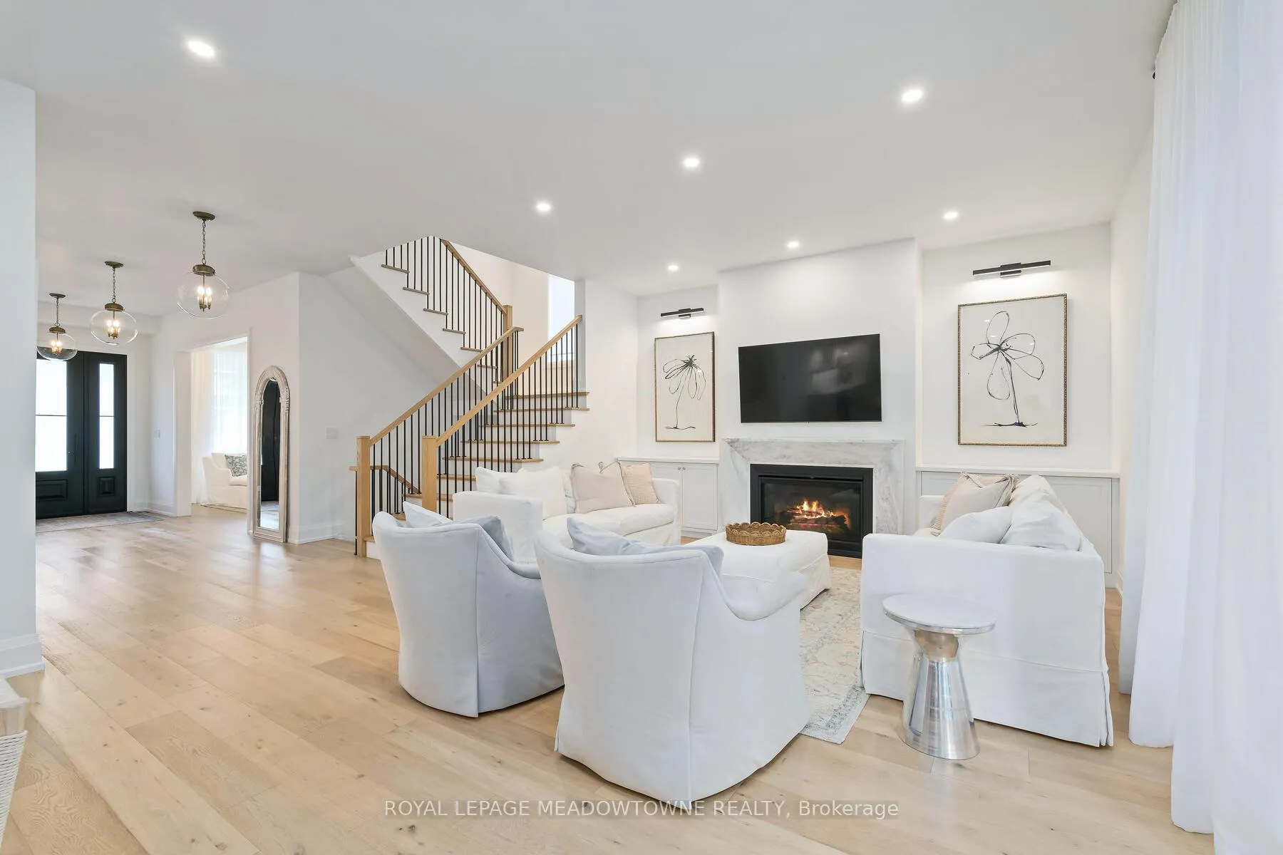 Photo 7 of 3 Academy Road, Halton Hills, Georgetown — HOMEH