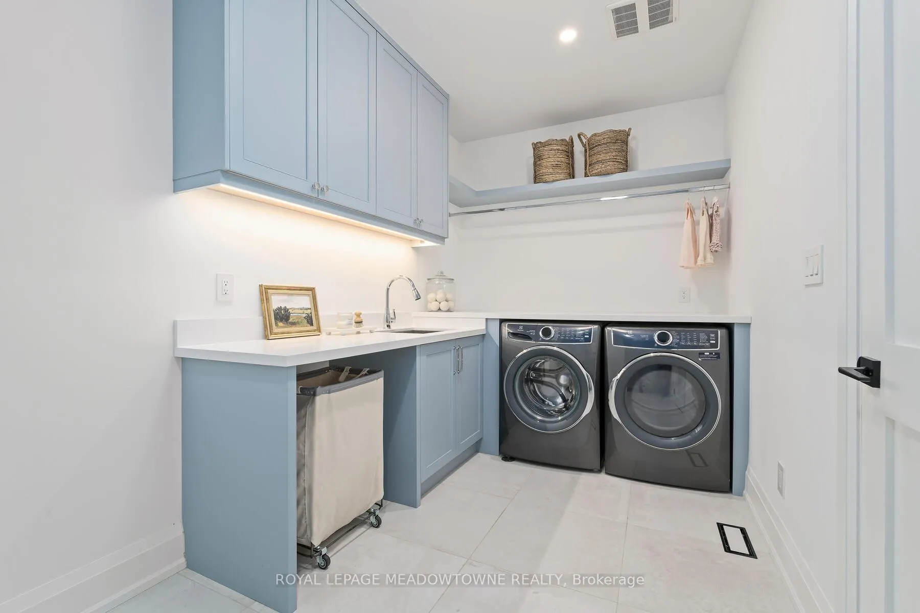 Photo 33 of 3 Academy Road, Halton Hills, Georgetown — HOMEH