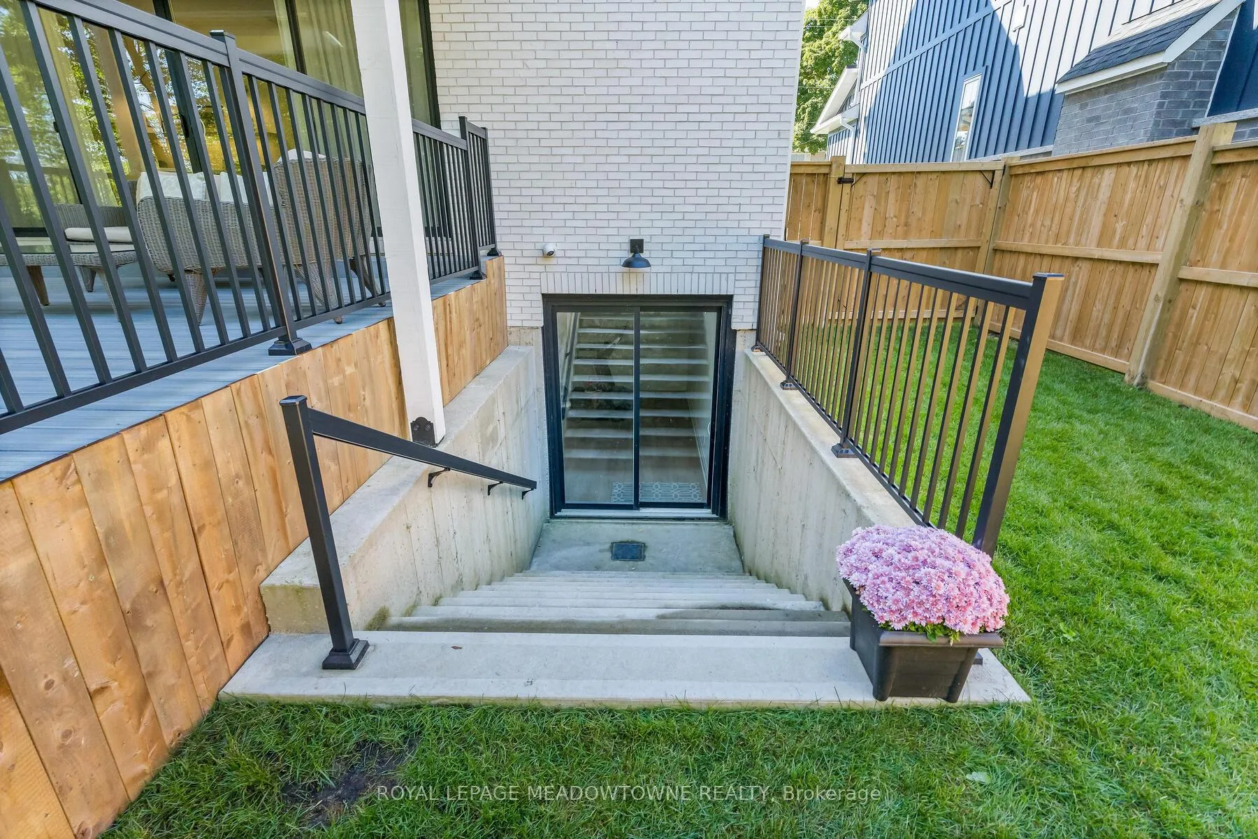 Photo 42 of 3 Academy Road, Halton Hills, Georgetown — HOMEH