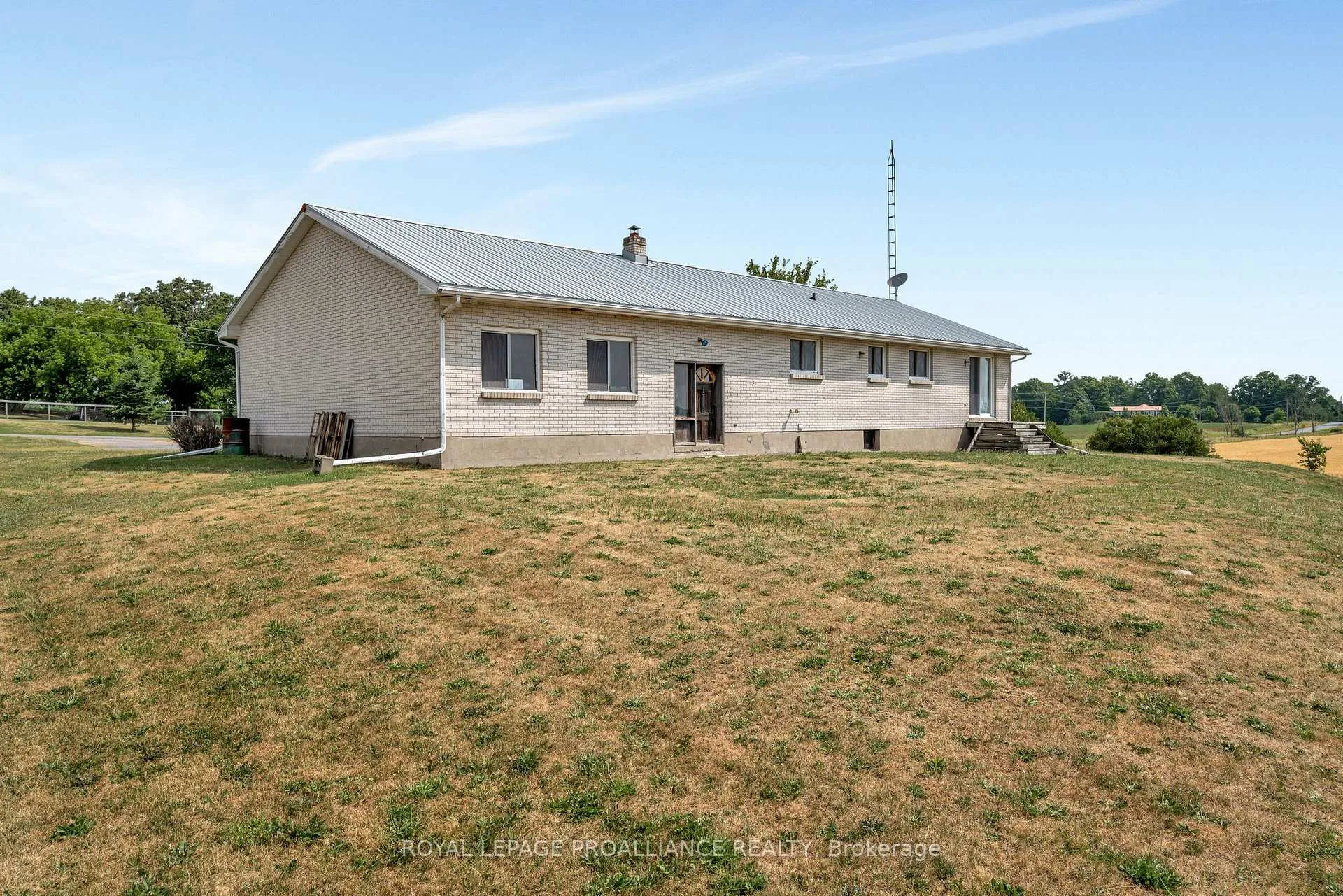 Photo 32 of 207 Carmel Road, Quinte West, Sidney Ward — HOMEH