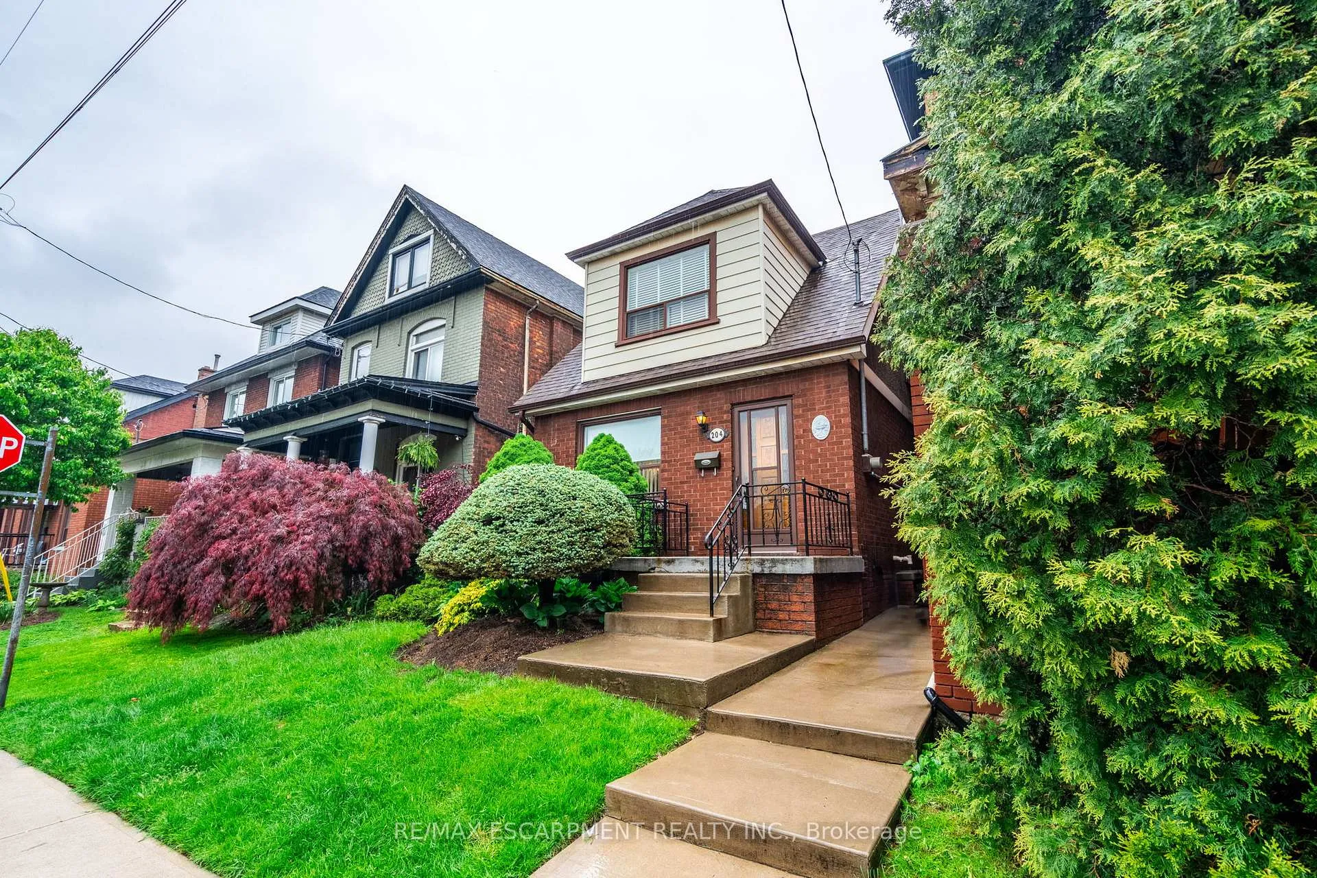 Photo 2 of 204 Emerald Street N, Hamilton, Landsdale — HOMEH