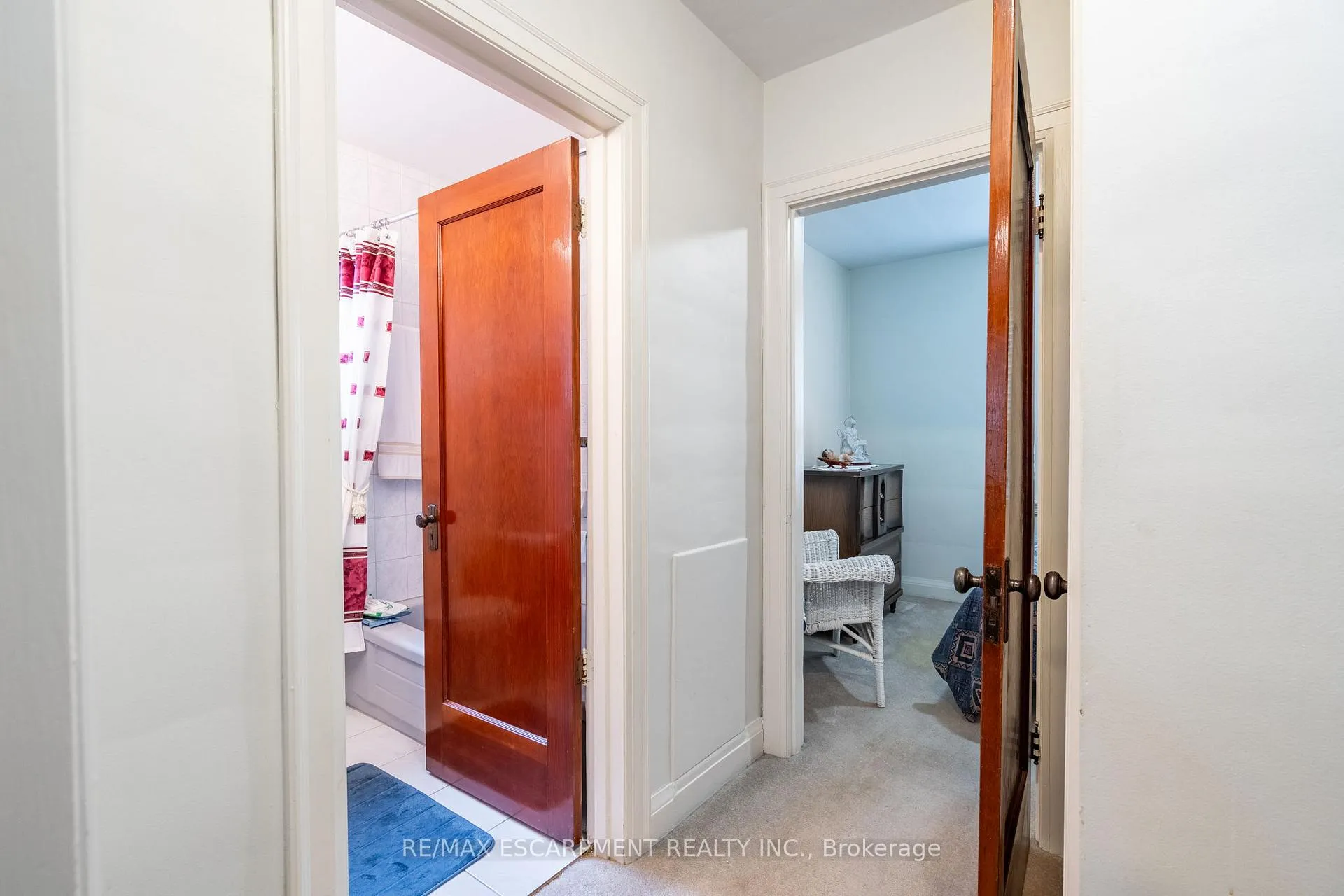 Photo 4 of 204 Emerald Street N, Hamilton, Landsdale — HOMEH