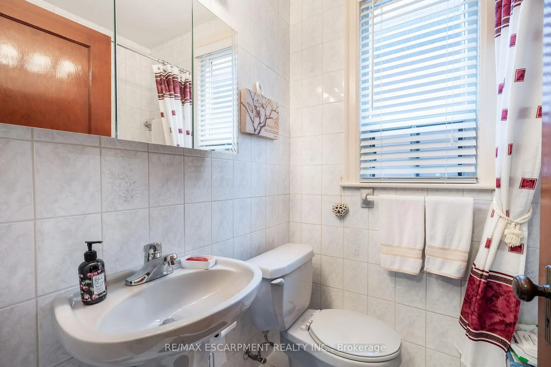 Photo 6 of 204 Emerald Street N, Hamilton, Landsdale — HOMEH