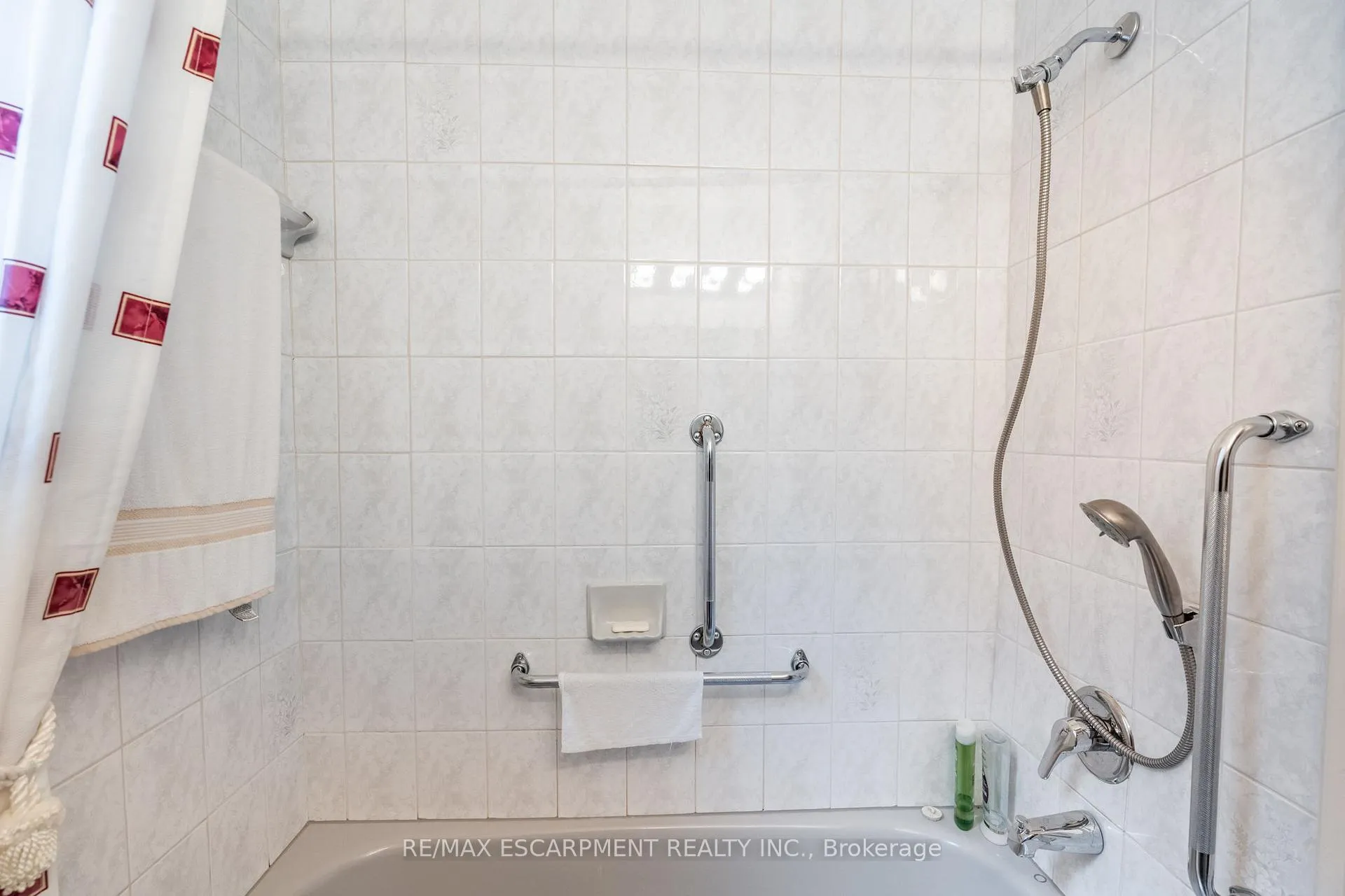 Photo 7 of 204 Emerald Street N, Hamilton, Landsdale — HOMEH
