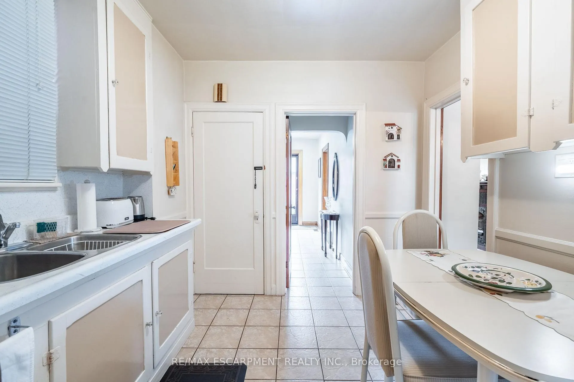 Photo 30 of 204 Emerald Street N, Hamilton, Landsdale — HOMEH