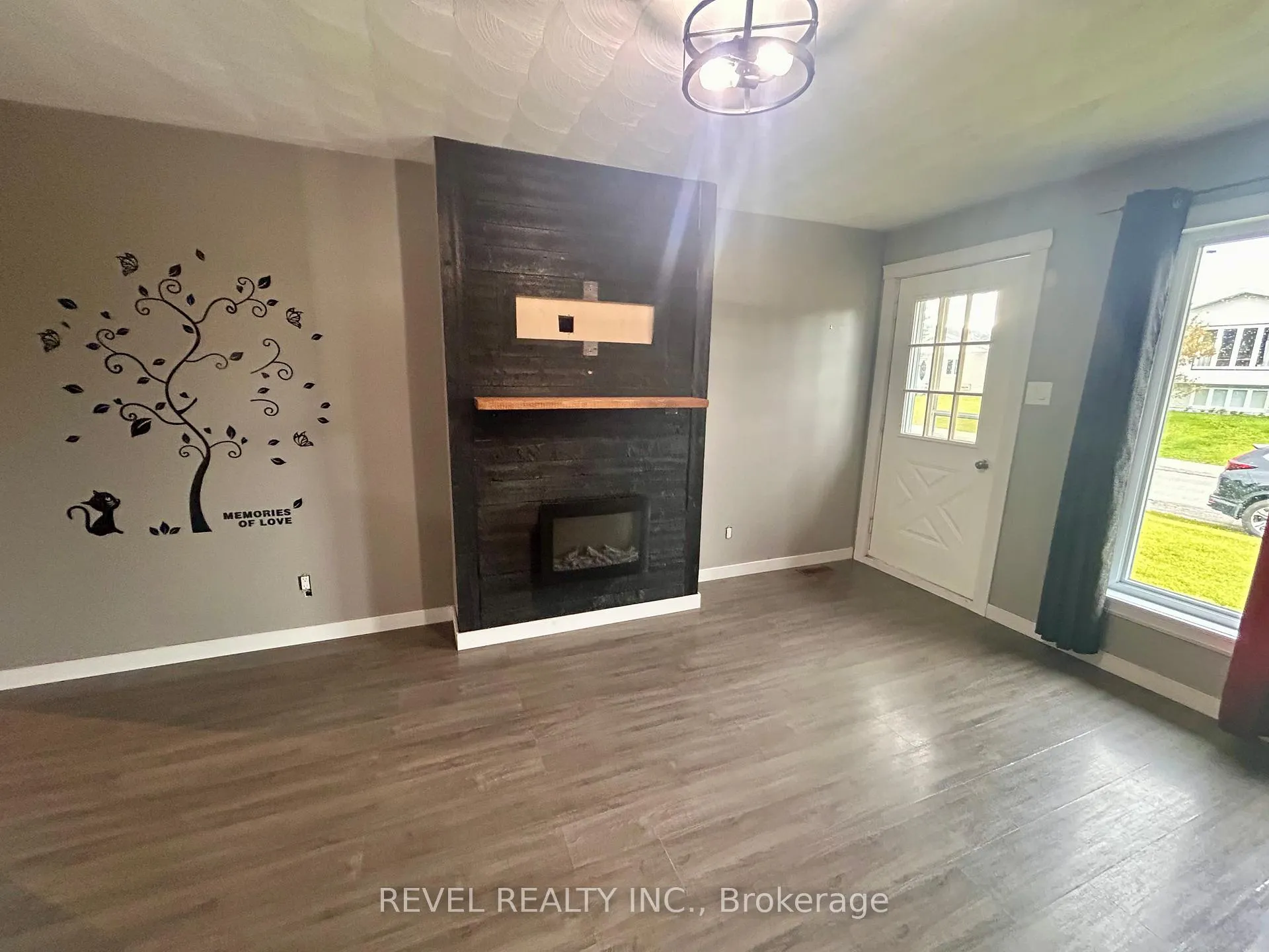 Photo 11 of 52 Huron Road, Cochrane — HOMEH