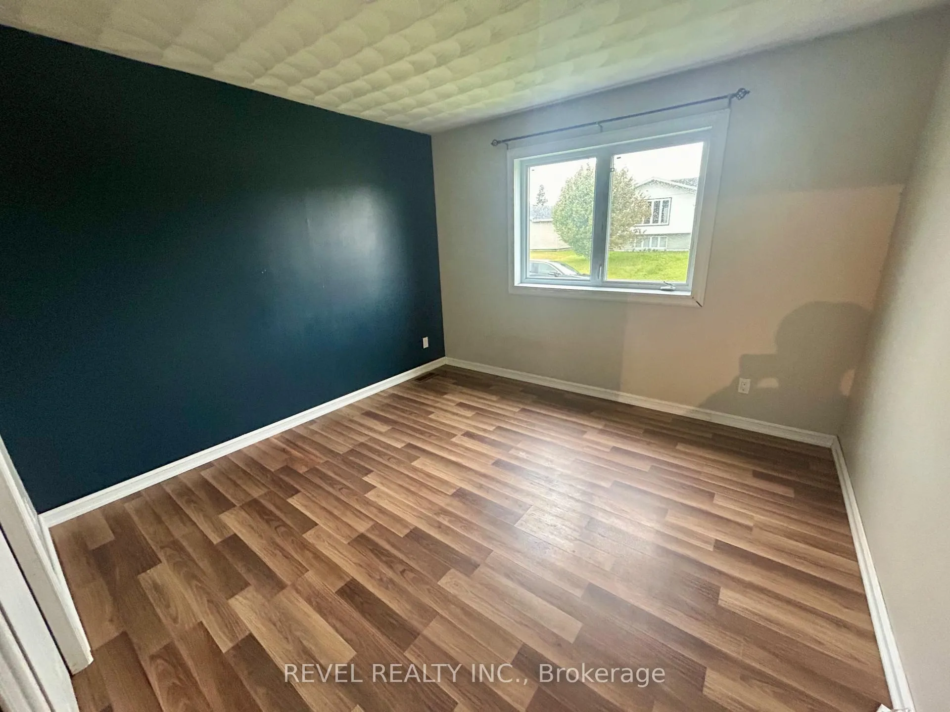 Photo 14 of 52 Huron Road, Cochrane — HOMEH
