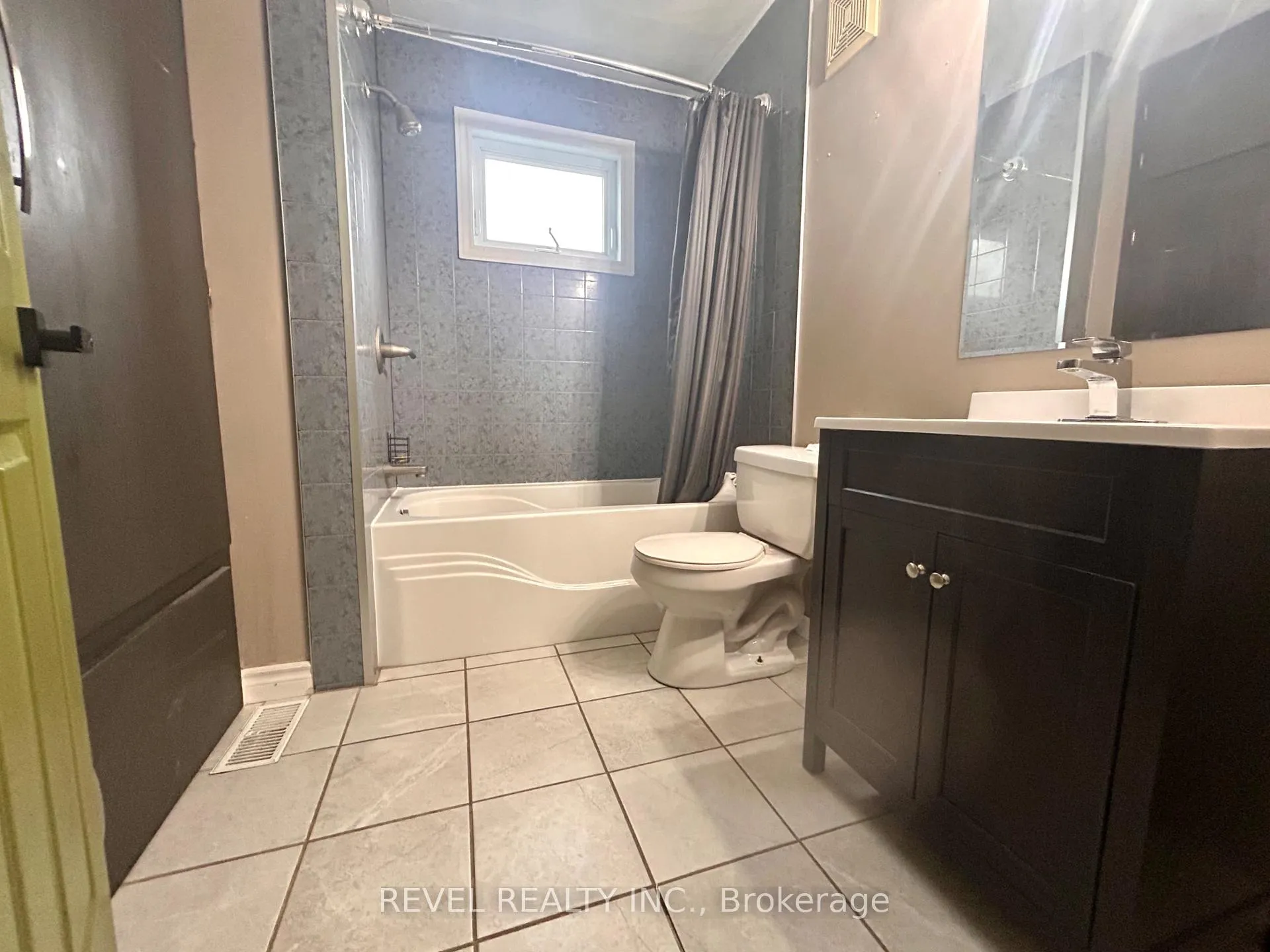 Photo 19 of 52 Huron Road, Cochrane — HOMEH