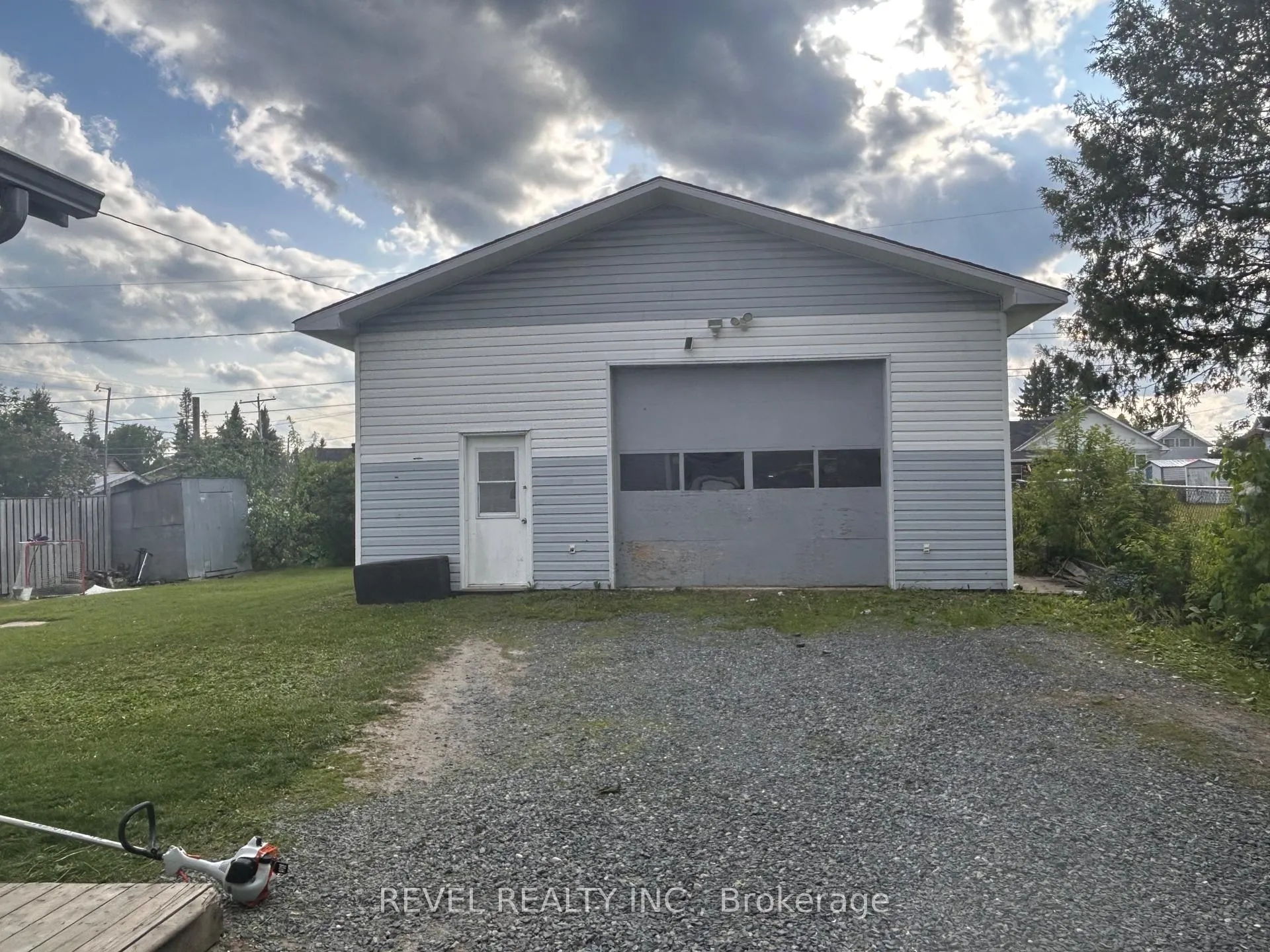 Photo 2 of 165 Seventeenth Avenue, Cochrane — HOMEH