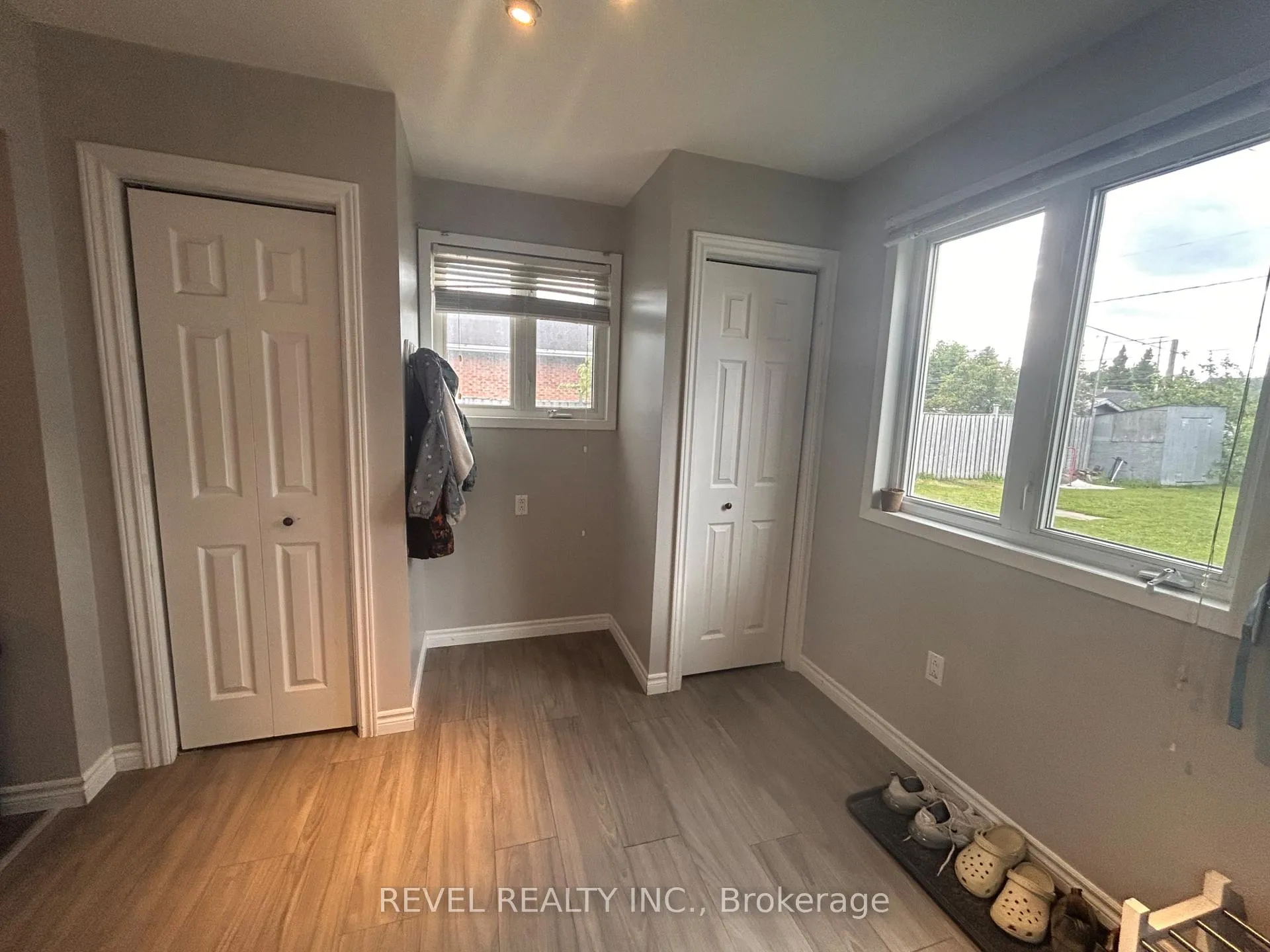 Photo 4 of 165 Seventeenth Avenue, Cochrane — HOMEH