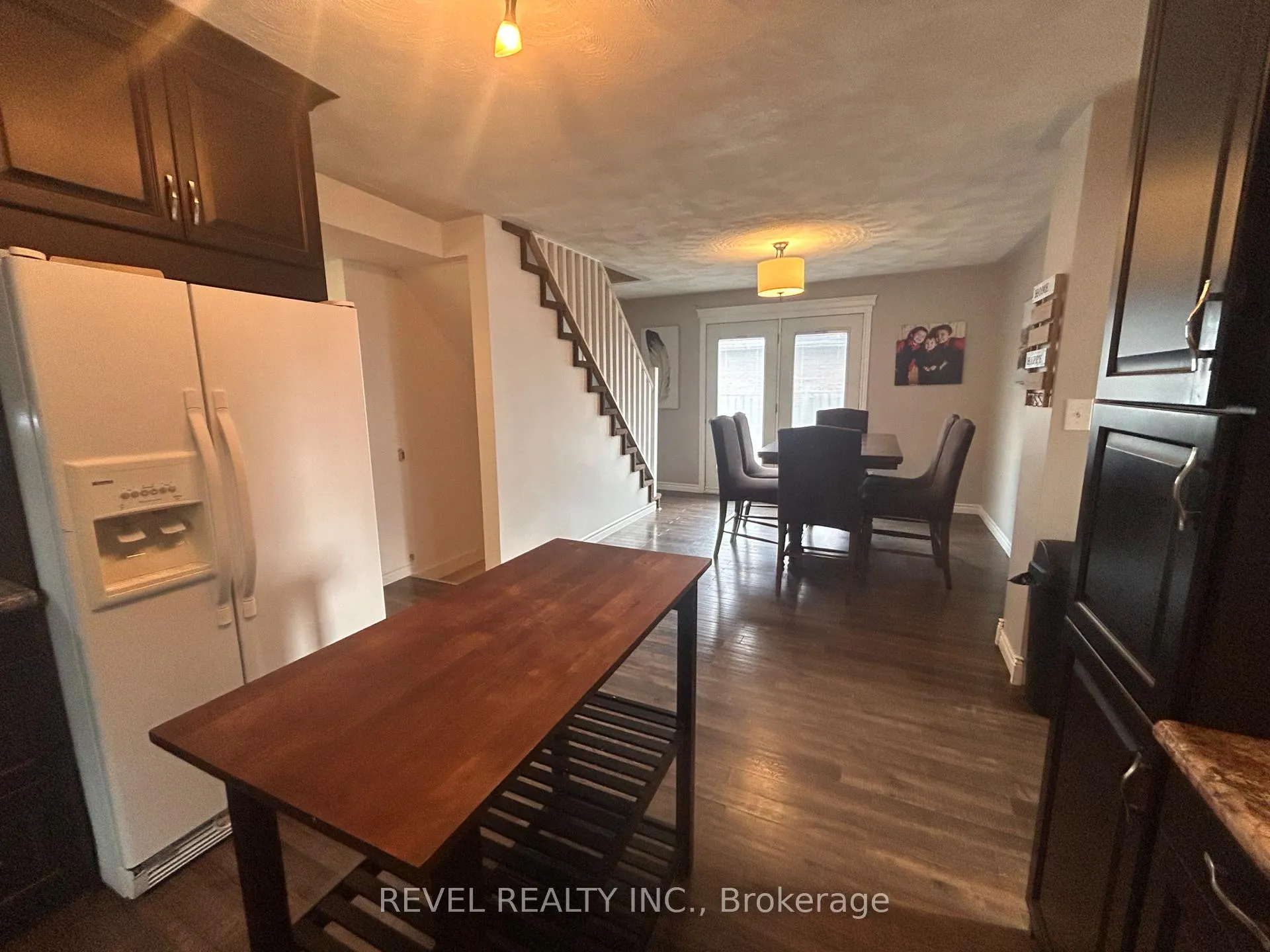 Photo 10 of 165 Seventeenth Avenue, Cochrane — HOMEH