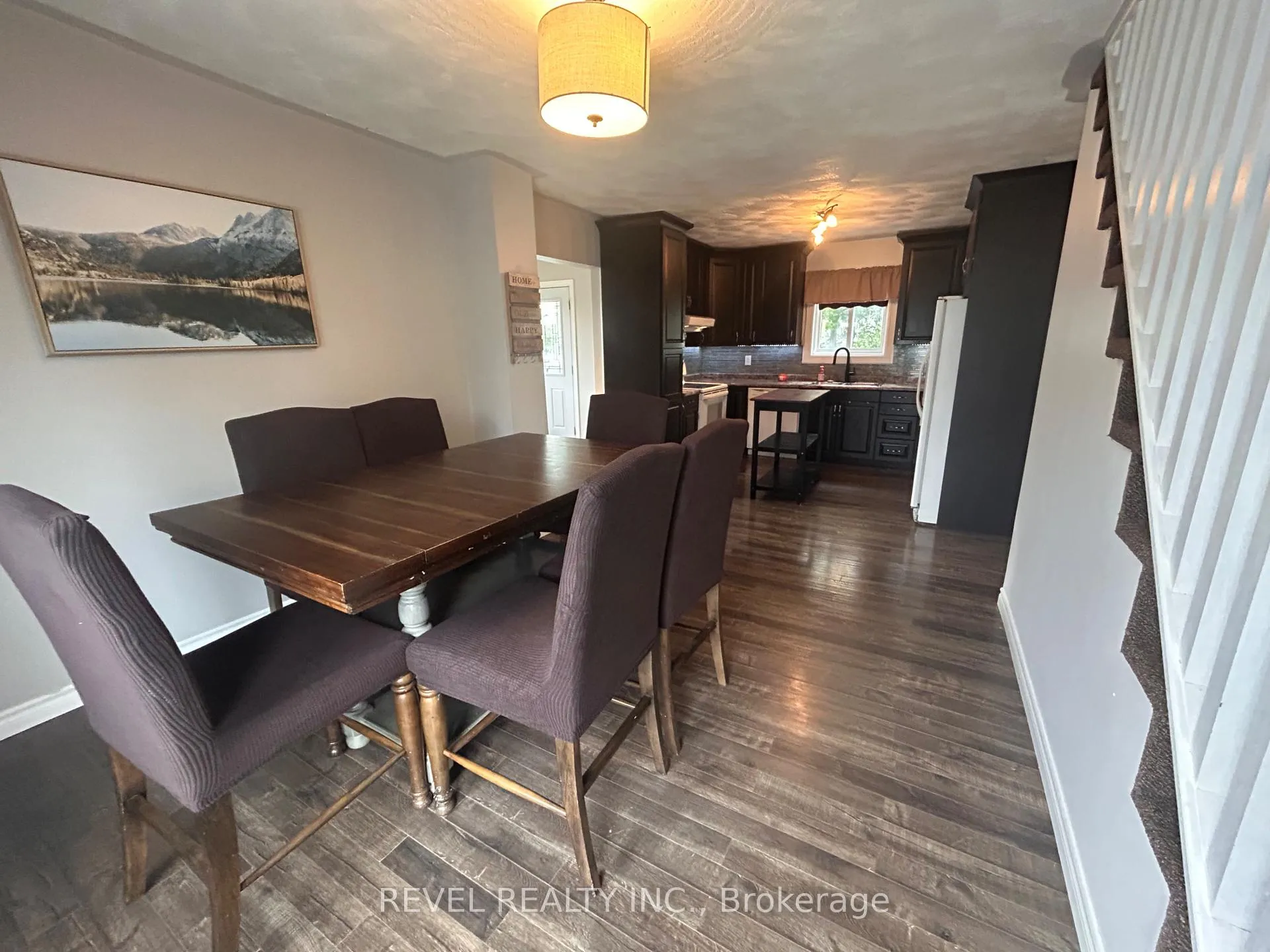 Photo 11 of 165 Seventeenth Avenue, Cochrane — HOMEH