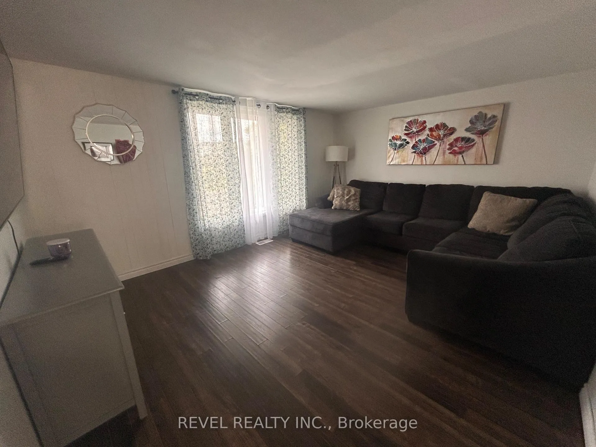 Photo 12 of 165 Seventeenth Avenue, Cochrane — HOMEH