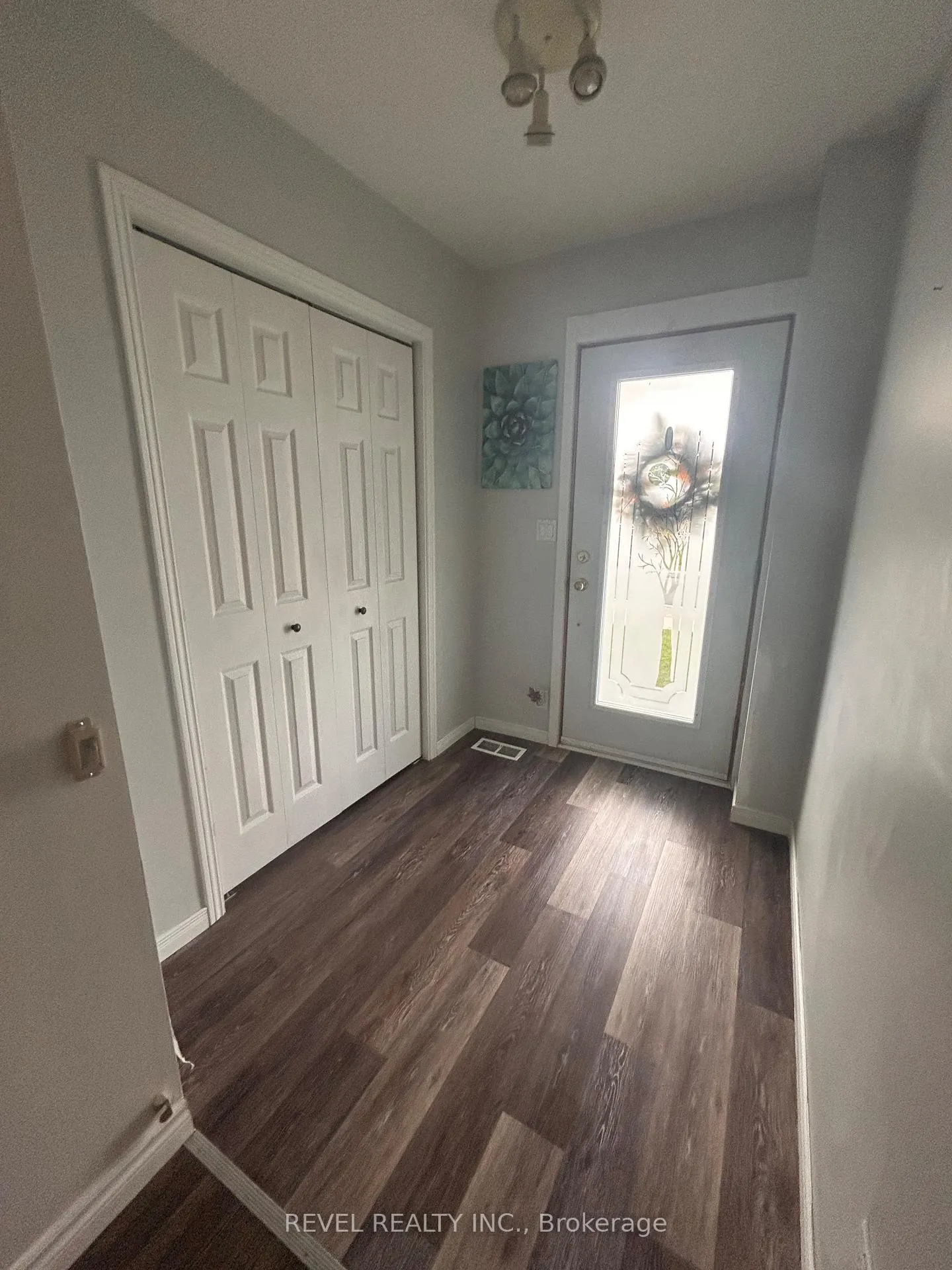 Photo 14 of 165 Seventeenth Avenue, Cochrane — HOMEH
