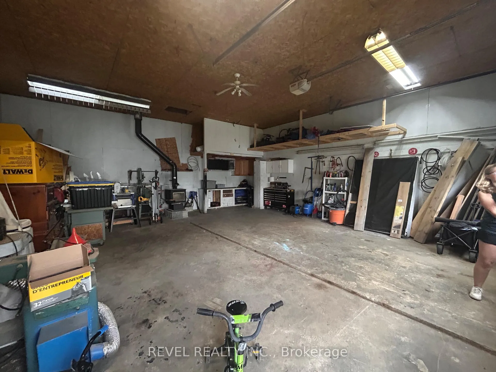 Photo 33 of 165 Seventeenth Avenue, Cochrane — HOMEH
