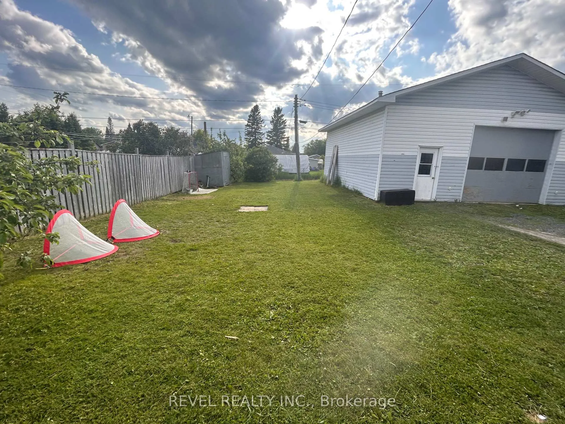 Photo 35 of 165 Seventeenth Avenue, Cochrane — HOMEH