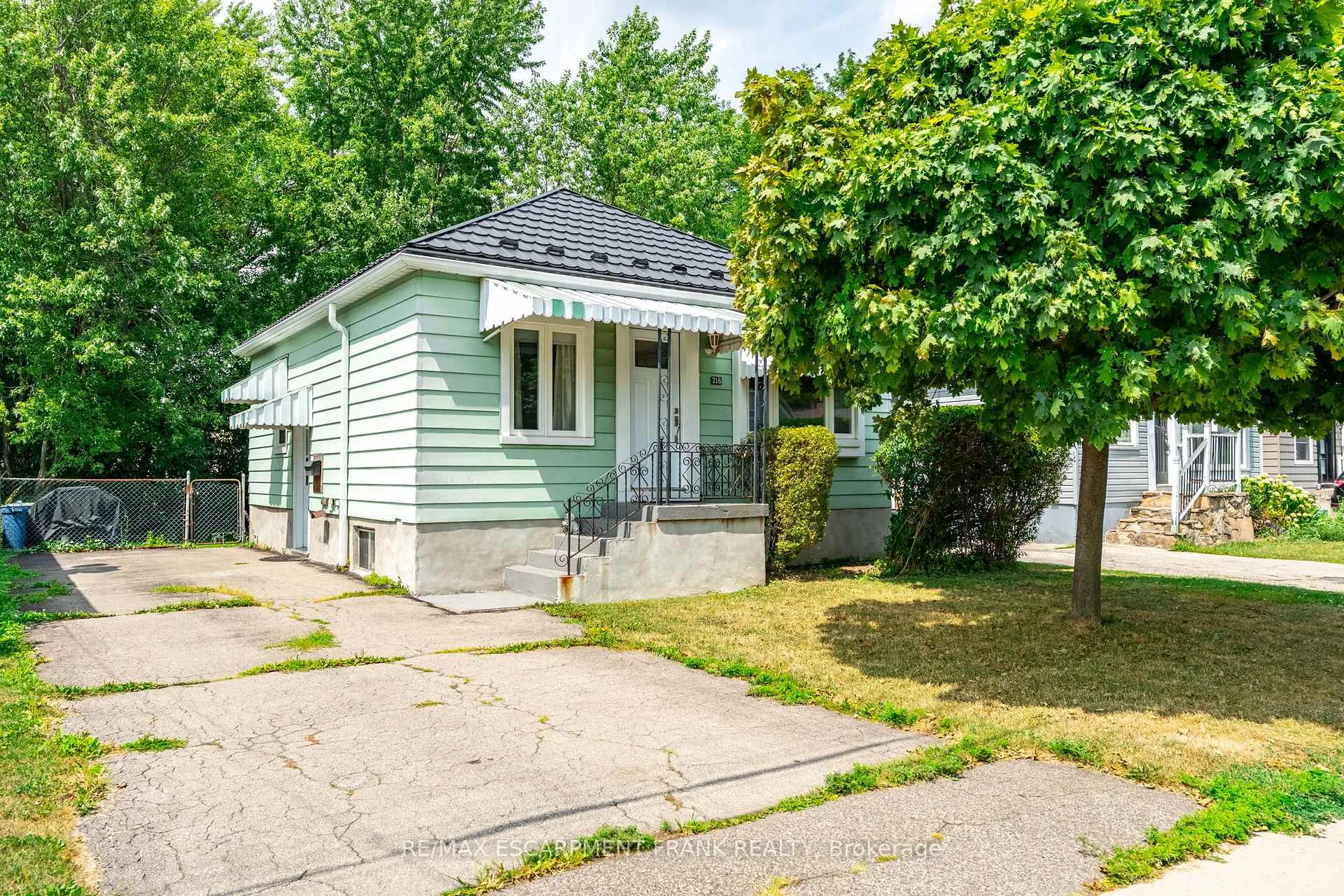 Photo 1 of 218 East 27th Street, Hamilton, Eastmount — HOMEH