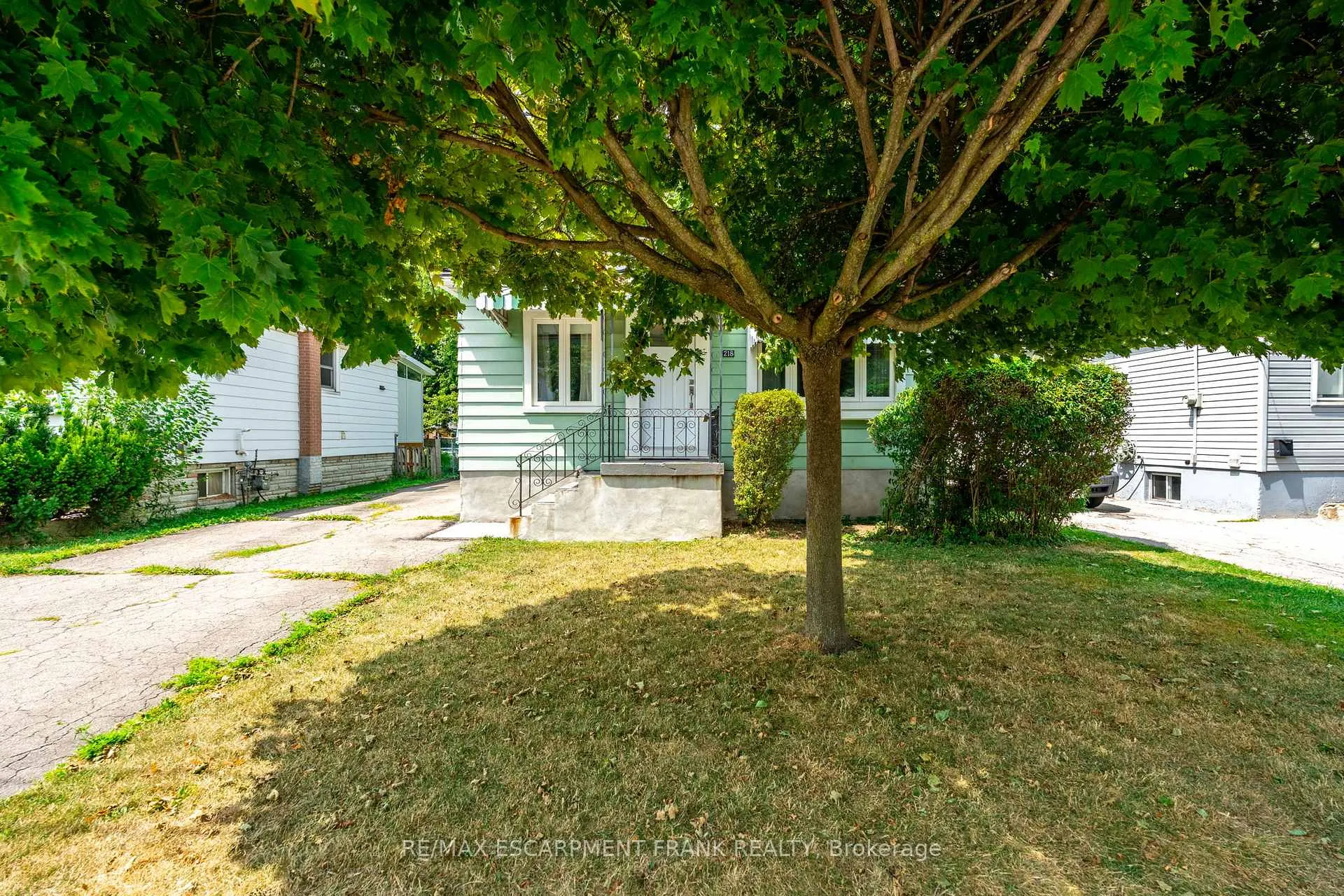 Photo 2 of 218 East 27th Street, Hamilton, Eastmount — HOMEH