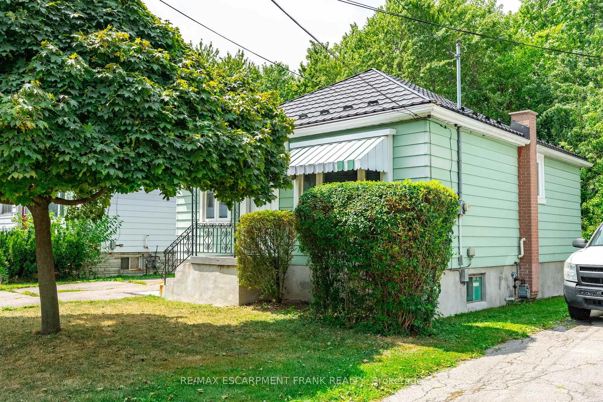 Photo 3 of 218 East 27th Street, Hamilton, Eastmount — HOMEH