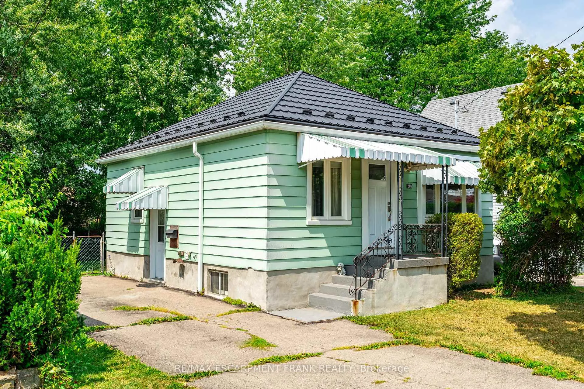 Photo 5 of 218 East 27th Street, Hamilton, Eastmount — HOMEH