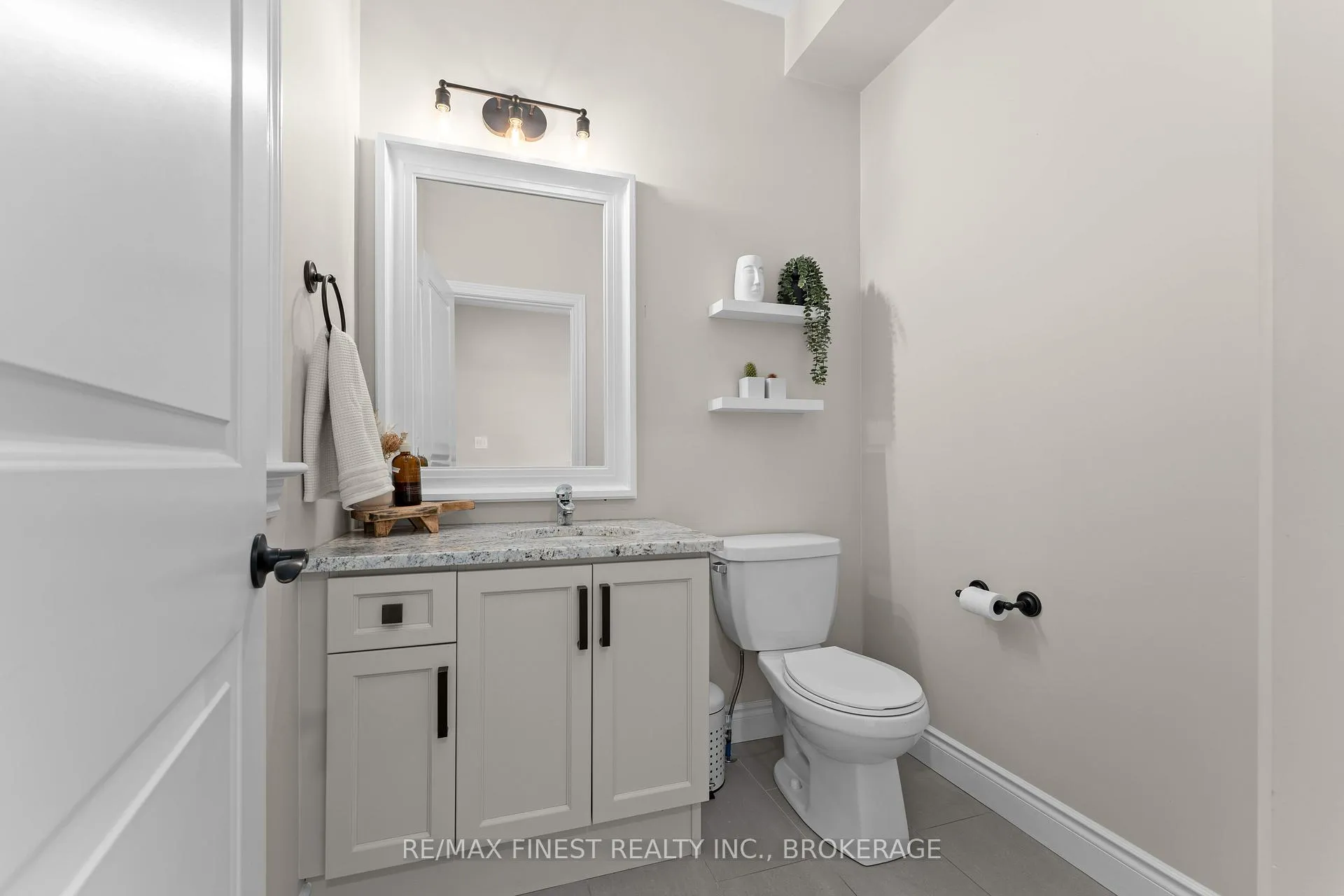 Photo 7 of 125 Aldergrove Place, Kingston, West of Sir John A. Blvd — HOMEH