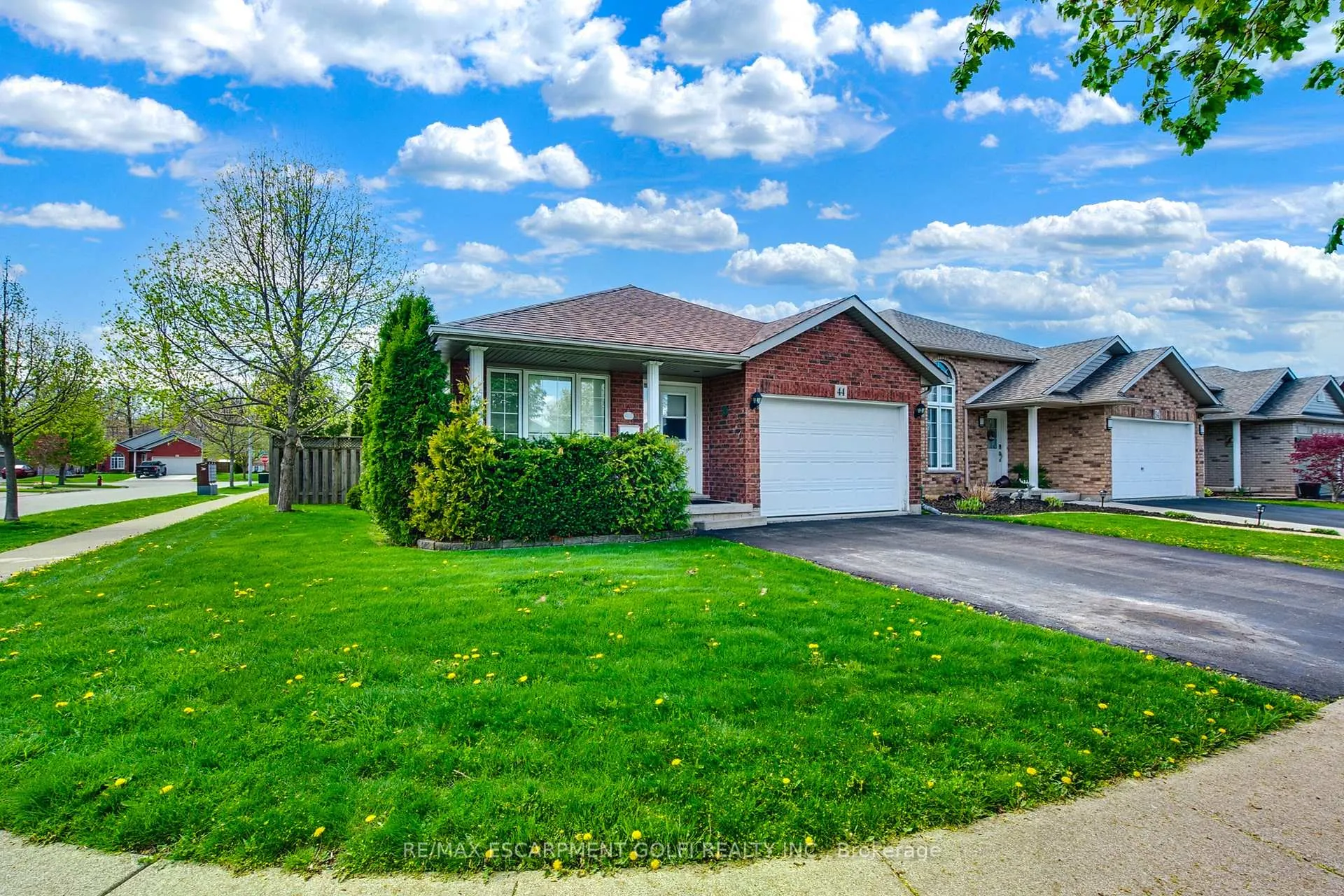 Photo 3 of 44 Lea Crescent, Welland, West Welland — HOMEH